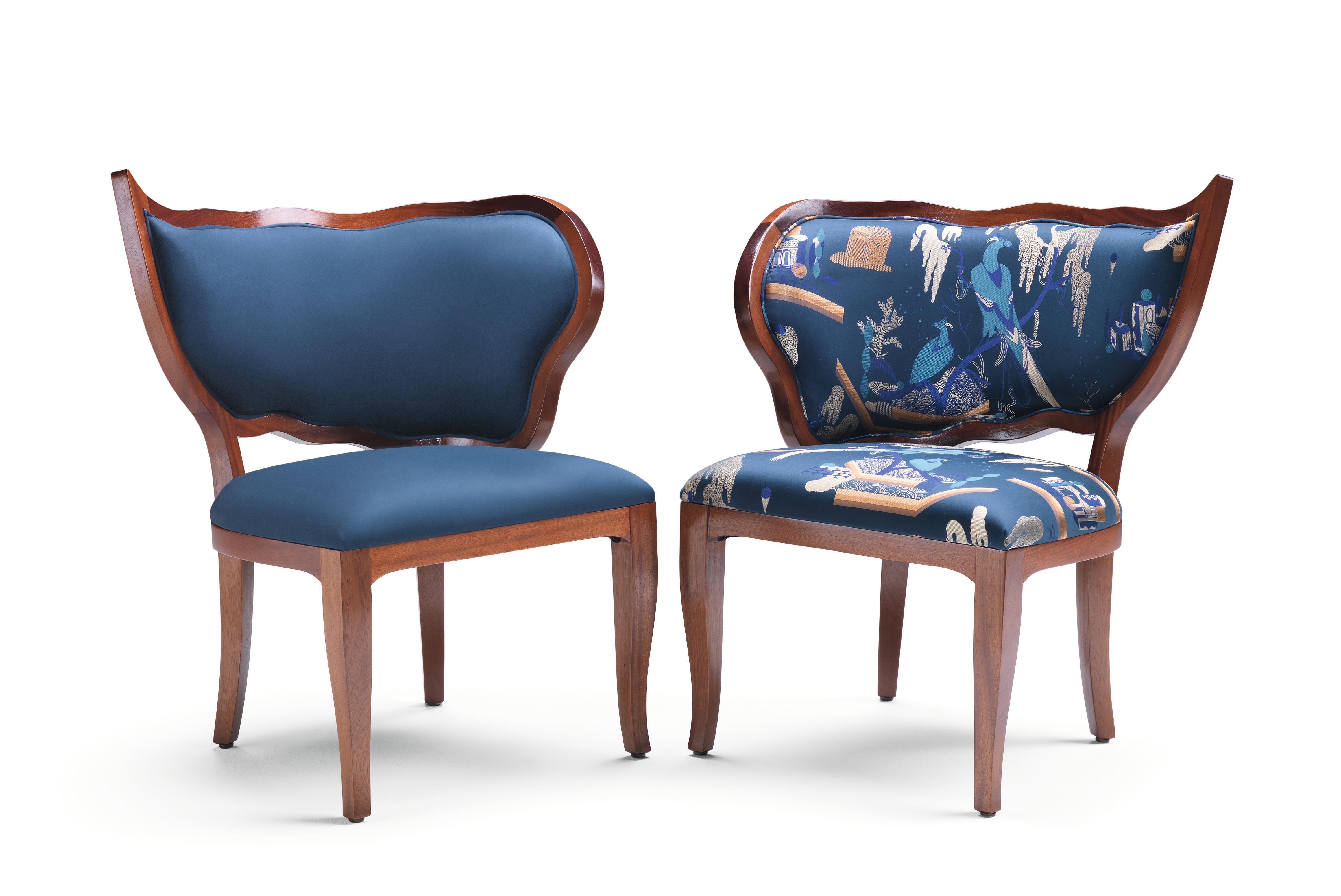 Lacquered CIUFFO Dining chairs with blue parrots padded seat and back solid mahogany wood For Sale