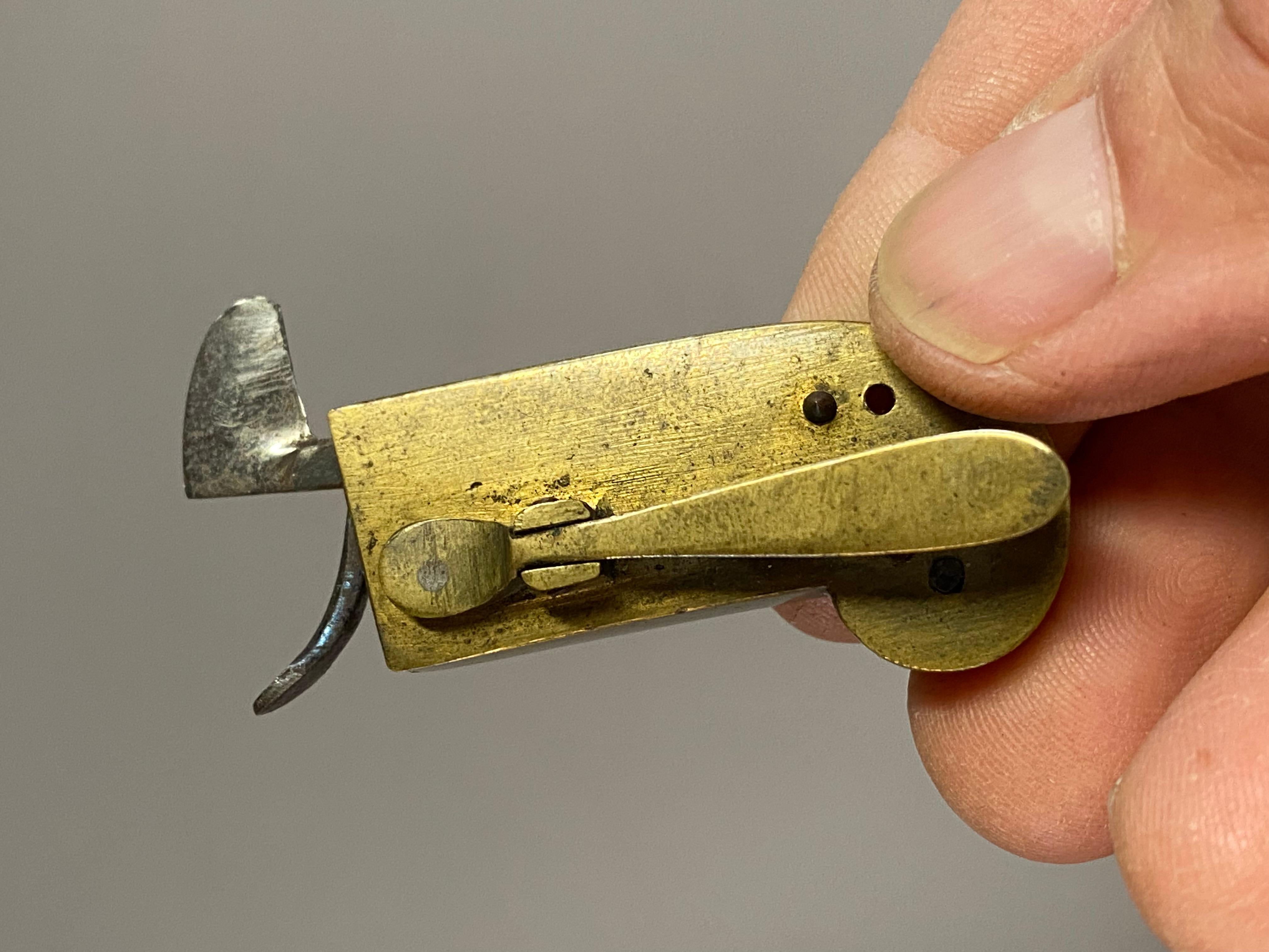 Civil War Era Brass Bodied Bloodletting Fleam In Good Condition For Sale In Garnerville, NY