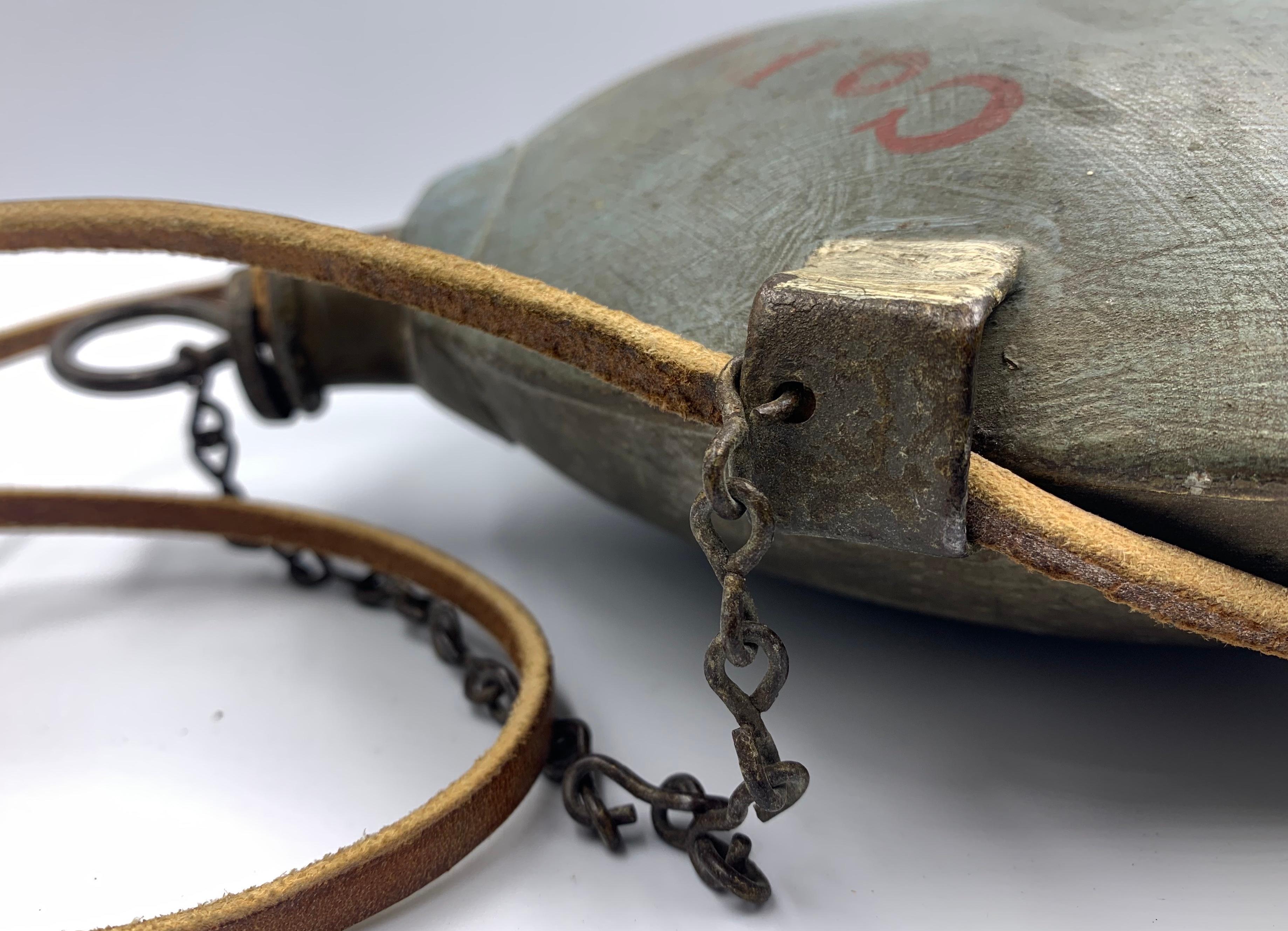 Civil War Painted Tin Canteen In Good Condition In Colorado Springs, CO