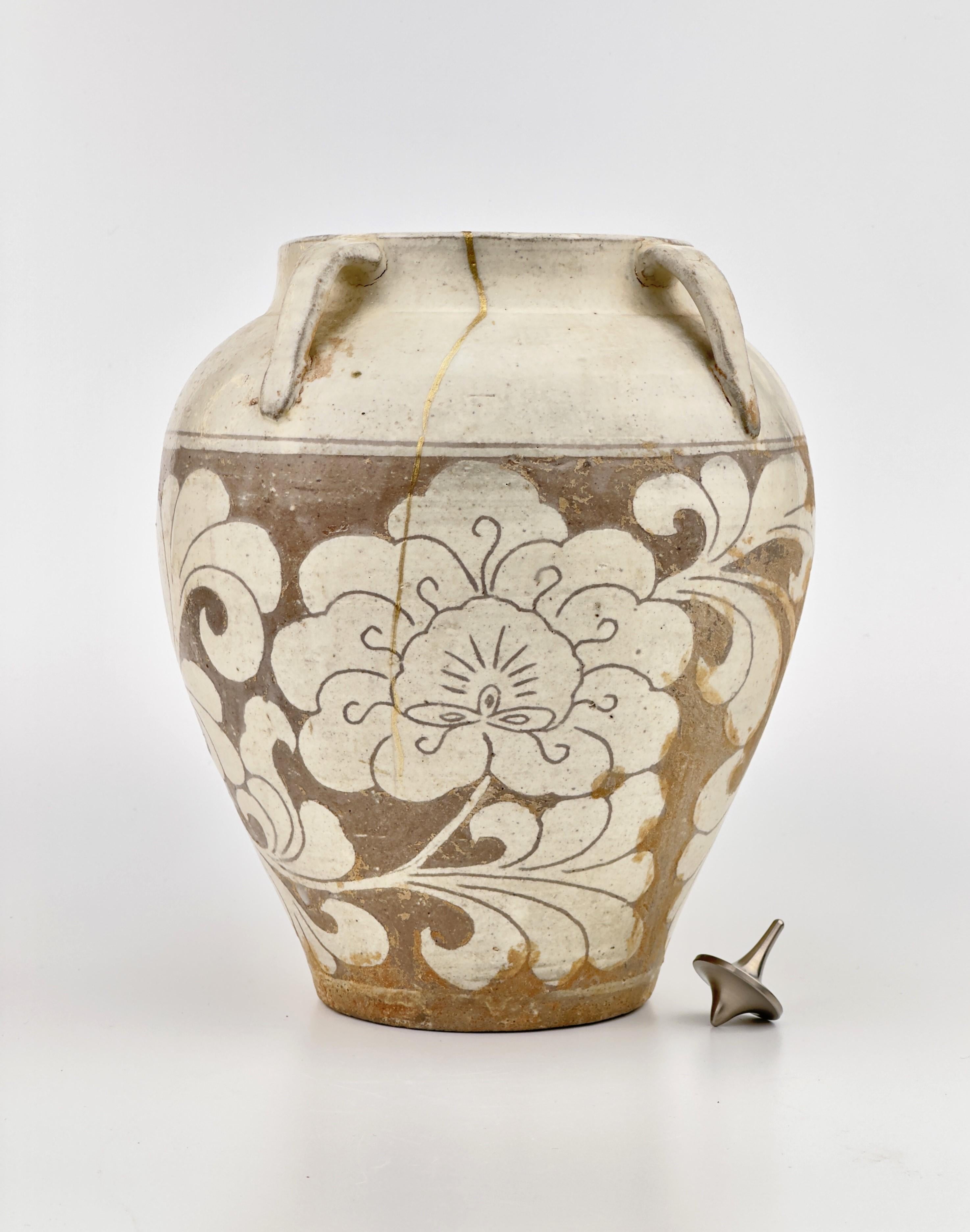 Cizhou Lotus Carved Jar, Song-Yuan dynasty In Good Condition For Sale In seoul, KR