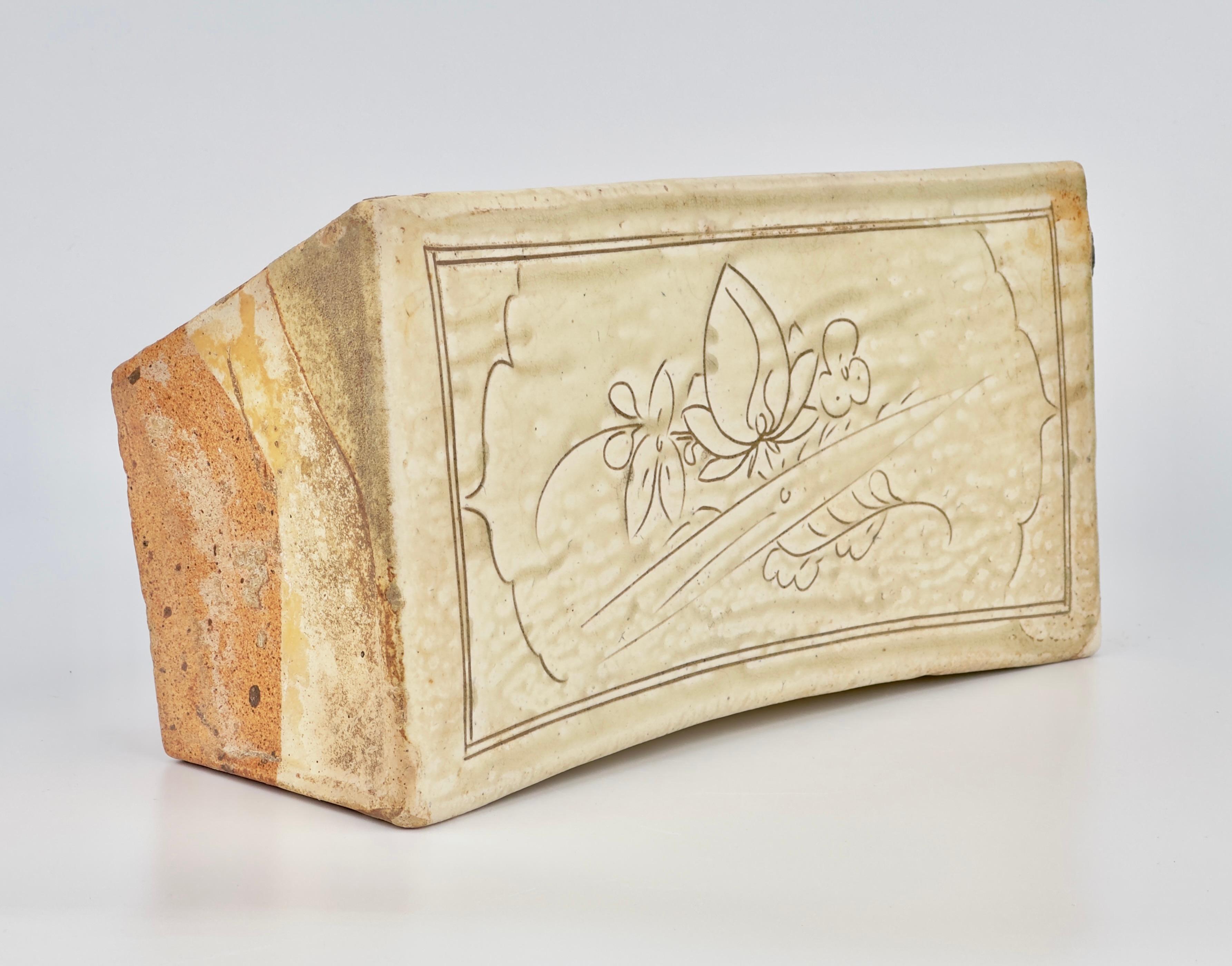 Cizhou Rectangular Pillow with Carved Decoration, Yuan Dynasty In Good Condition For Sale In seoul, KR