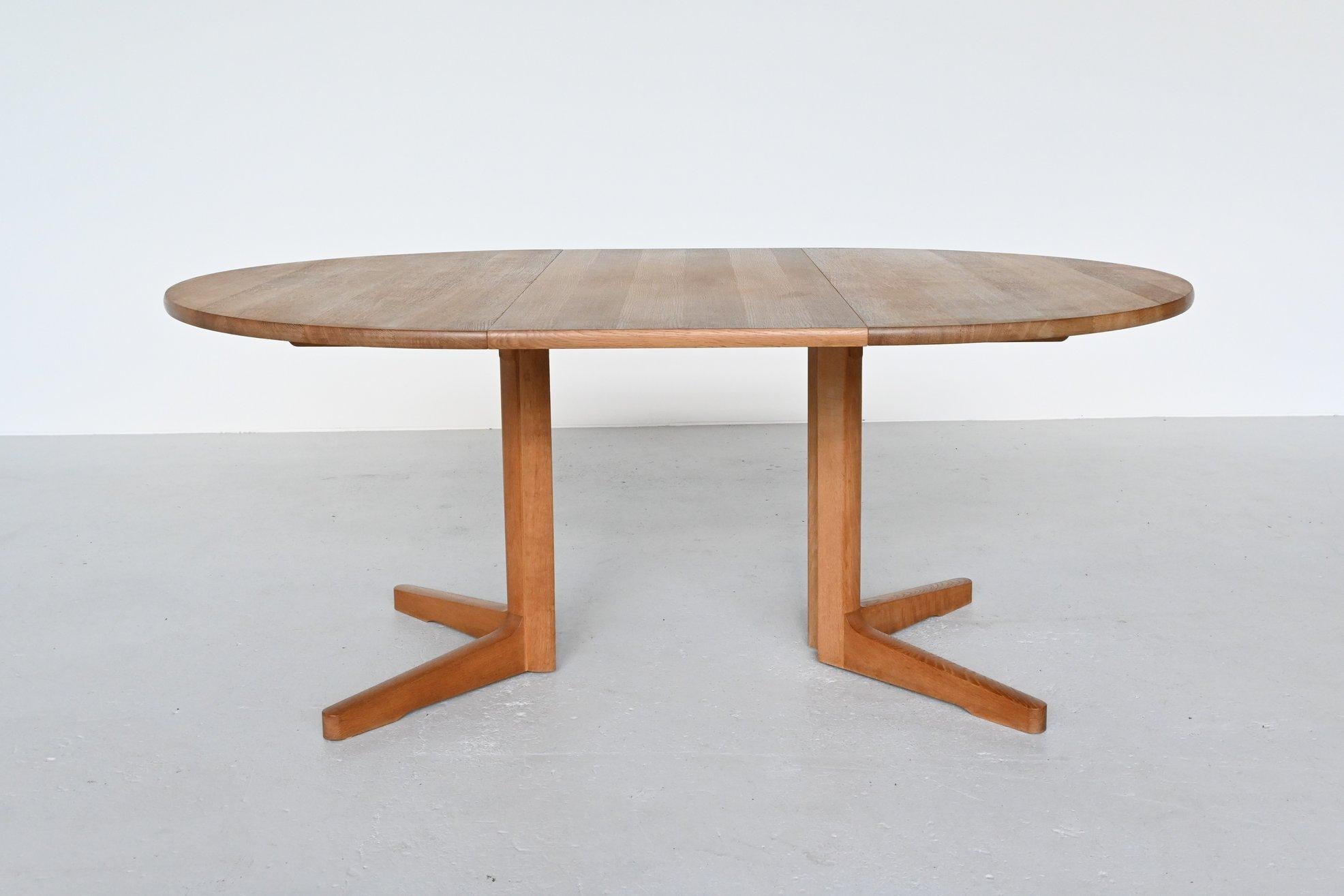Very nice extendable dining table manufactured by CJ Rosengaarden, Denmark, 1981. The top and legs are made of high quality solid oak wood with a nice warm grain. The table can be extended from 120 cm round to 170 cm oval and can use up to 6 chairs