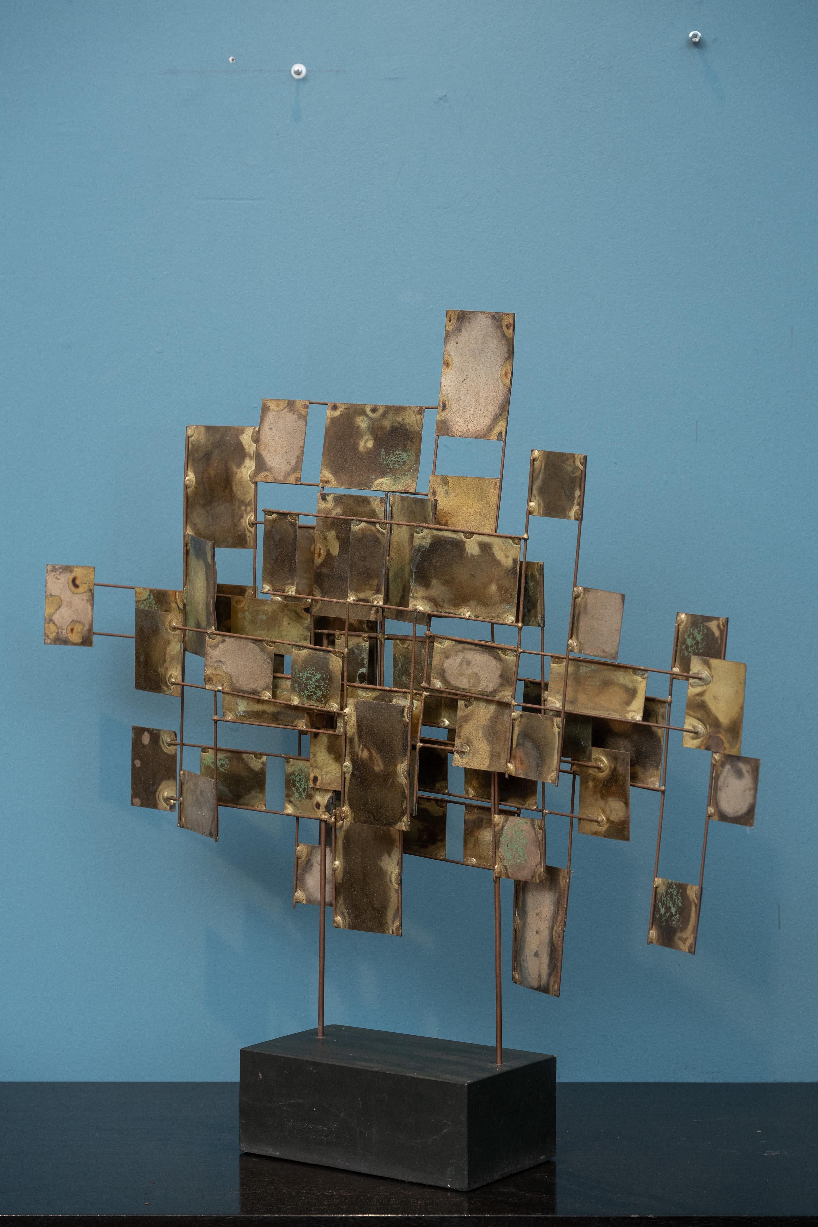 Metà XX secolo Scultura da tavolo brutalista di C.Jere, firmata e datata 1966 in vendita