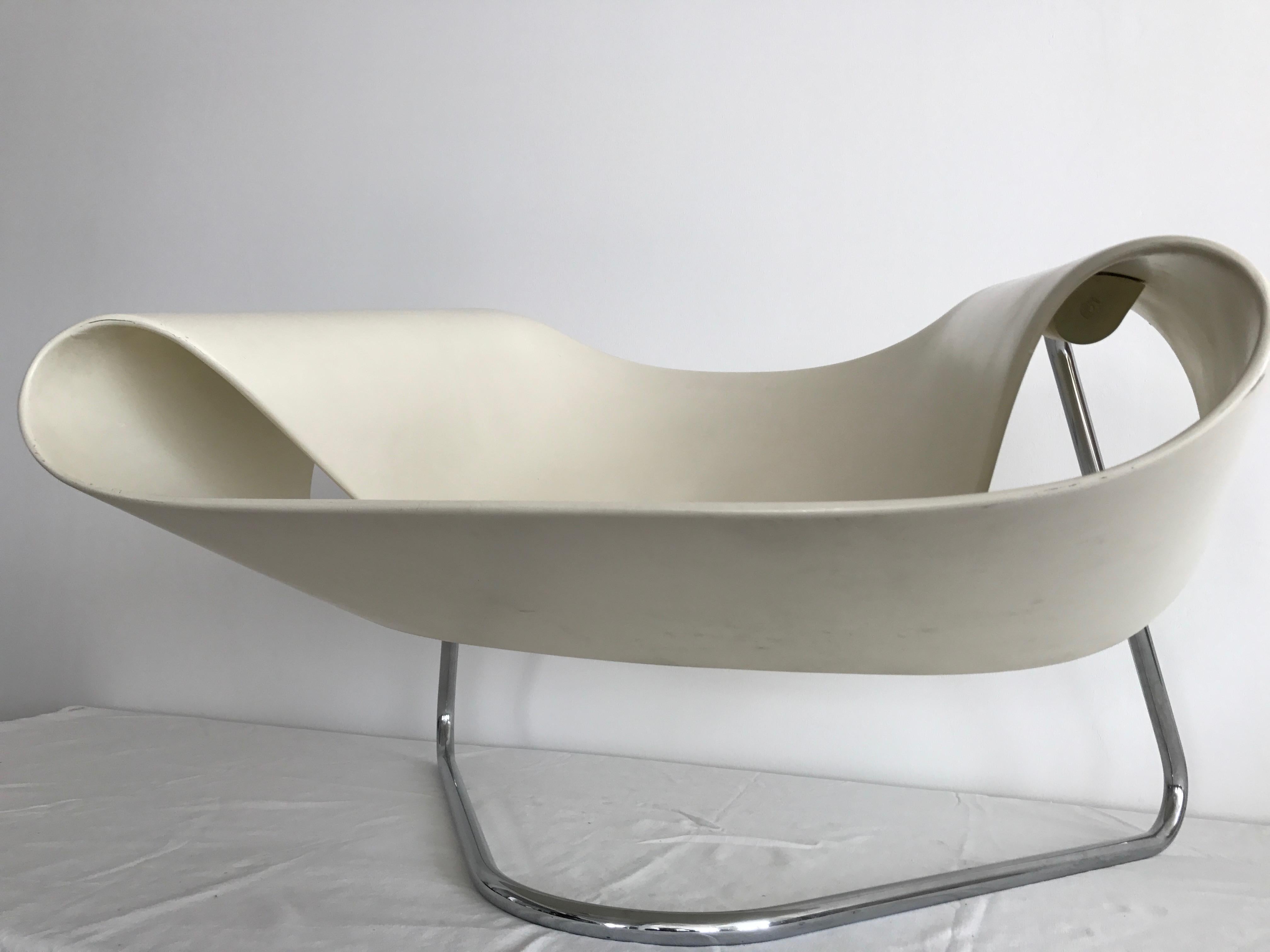 Chrome CL9 Ribbon Chair by Cesare Leonardi & Franca Stagi Firbreglass Color White For Sale
