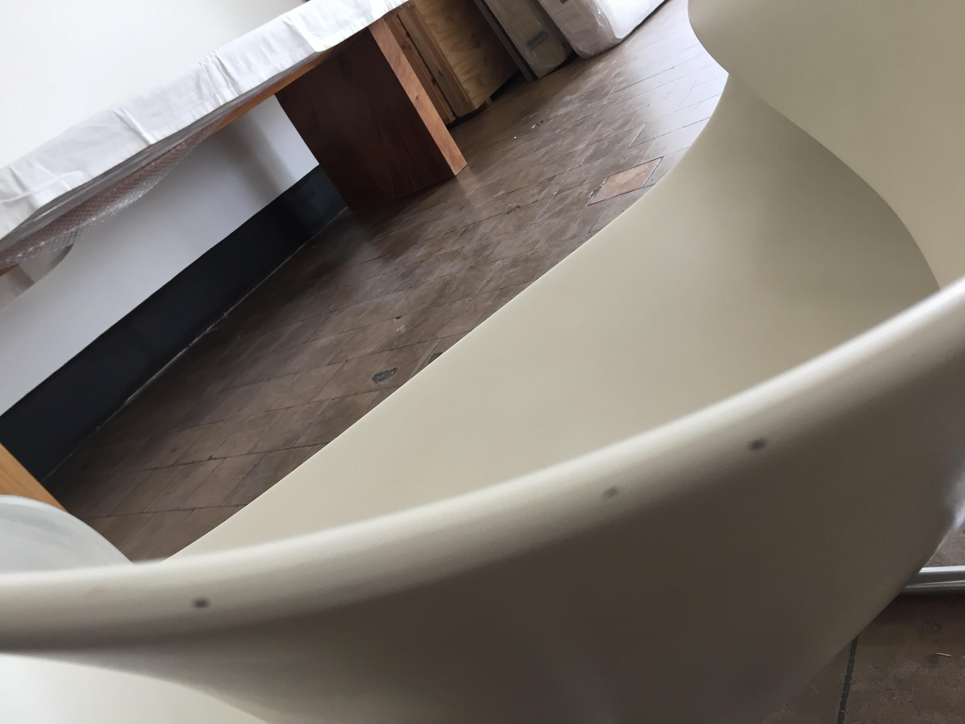 CL9 Ribbon Chair by Cesare Leonardi & Franca Stagi Firbreglass Color White For Sale 2