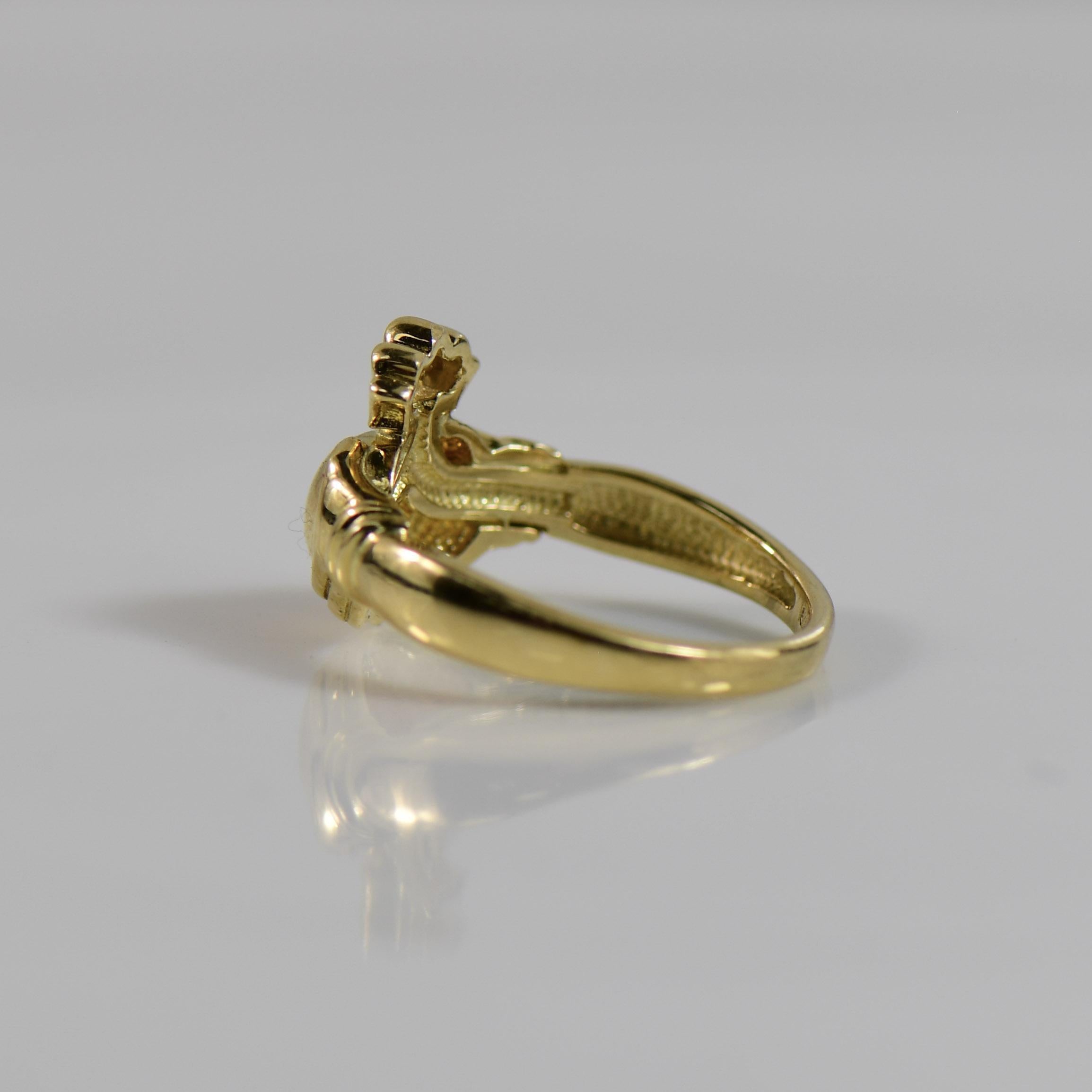 Claddagh 18K Yellow Gold Ring For Sale 3
