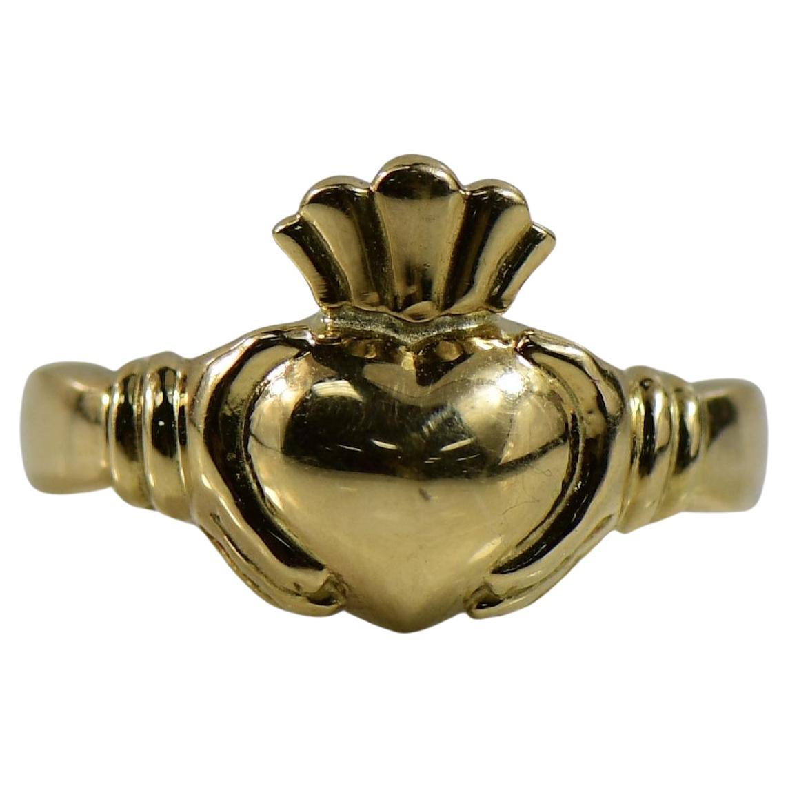 Claddagh 18K Yellow Gold Ring For Sale