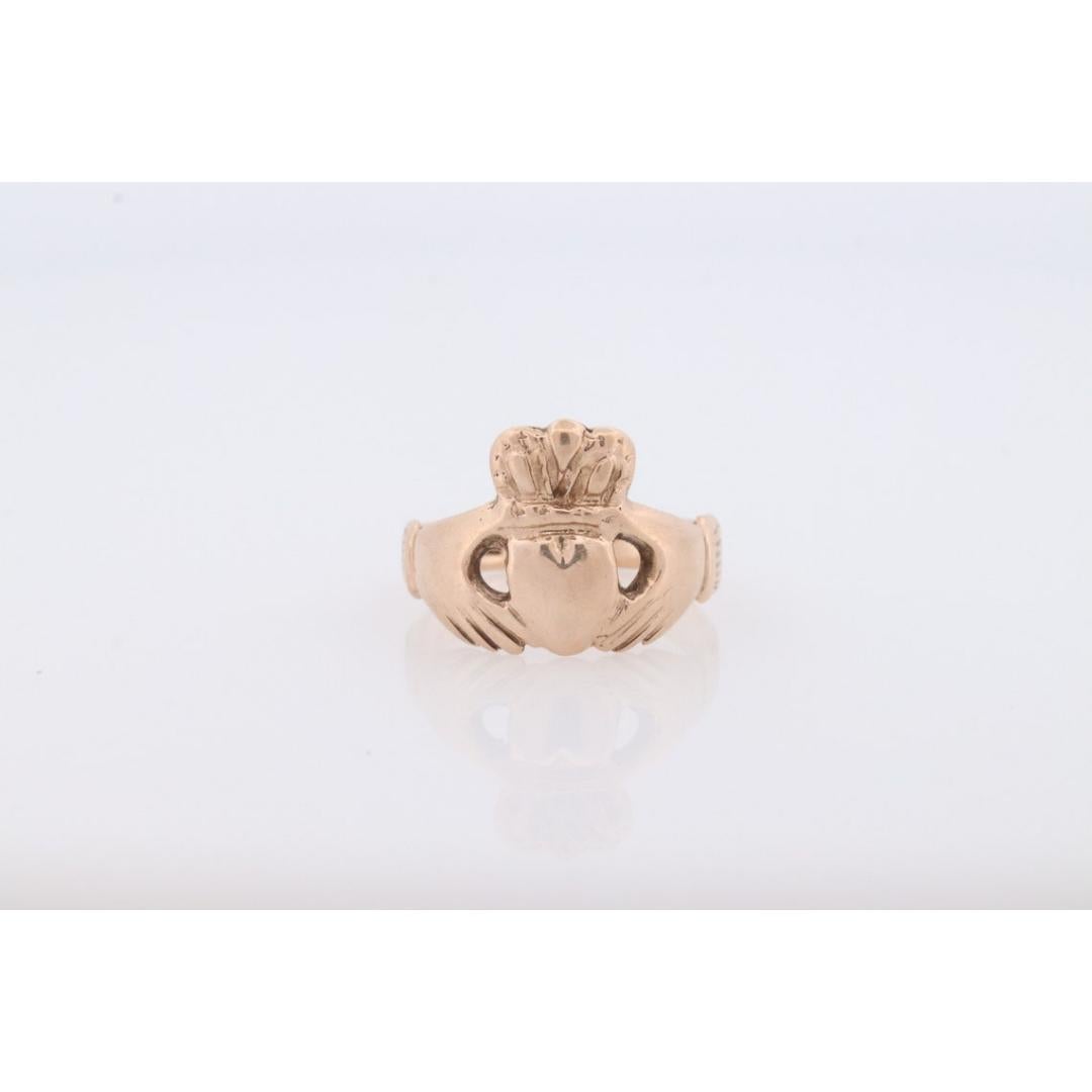 CLADDAGH Ring. 9k Vintage Irish Claddagh Heart Hands band. 9k Yellow Gold Love In Good Condition In Port Charlotte, FL