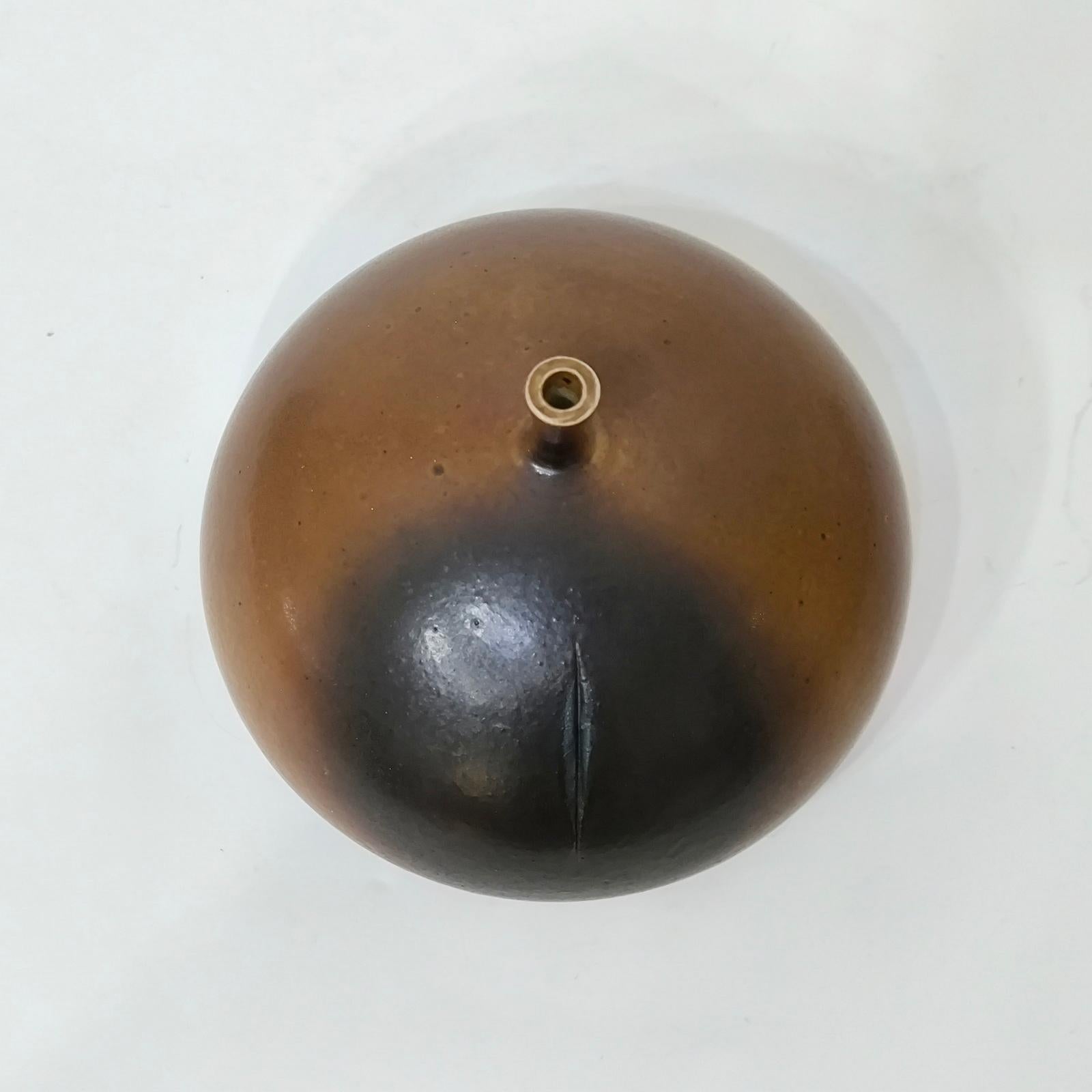 Claes Thell Vaso unico in gres semi opaco smaltato di marrone rossastro, Studio A '73 in vendita 1