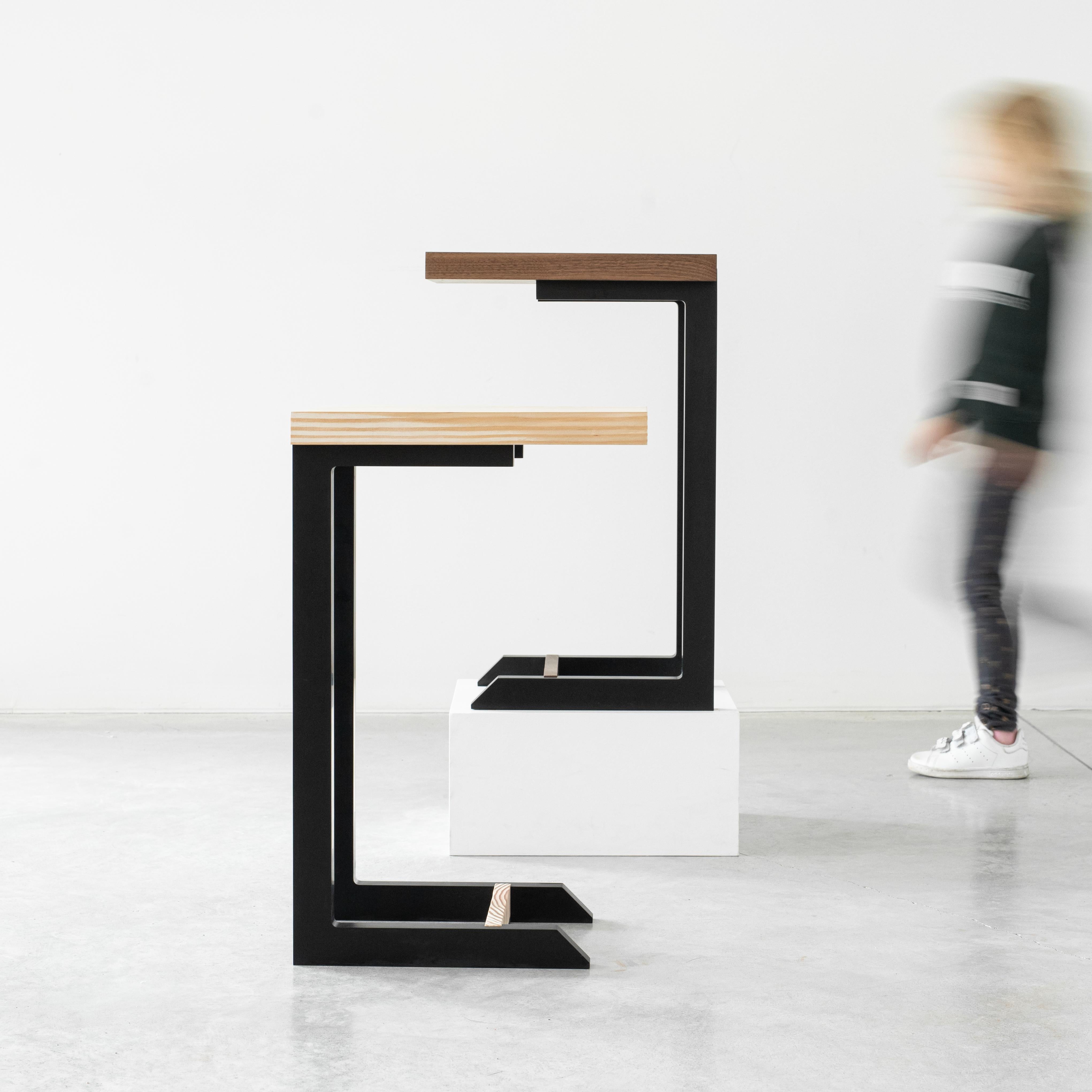 Klappbarer schwarzer Beistelltisch von Autonomous Furniture im Angebot 4