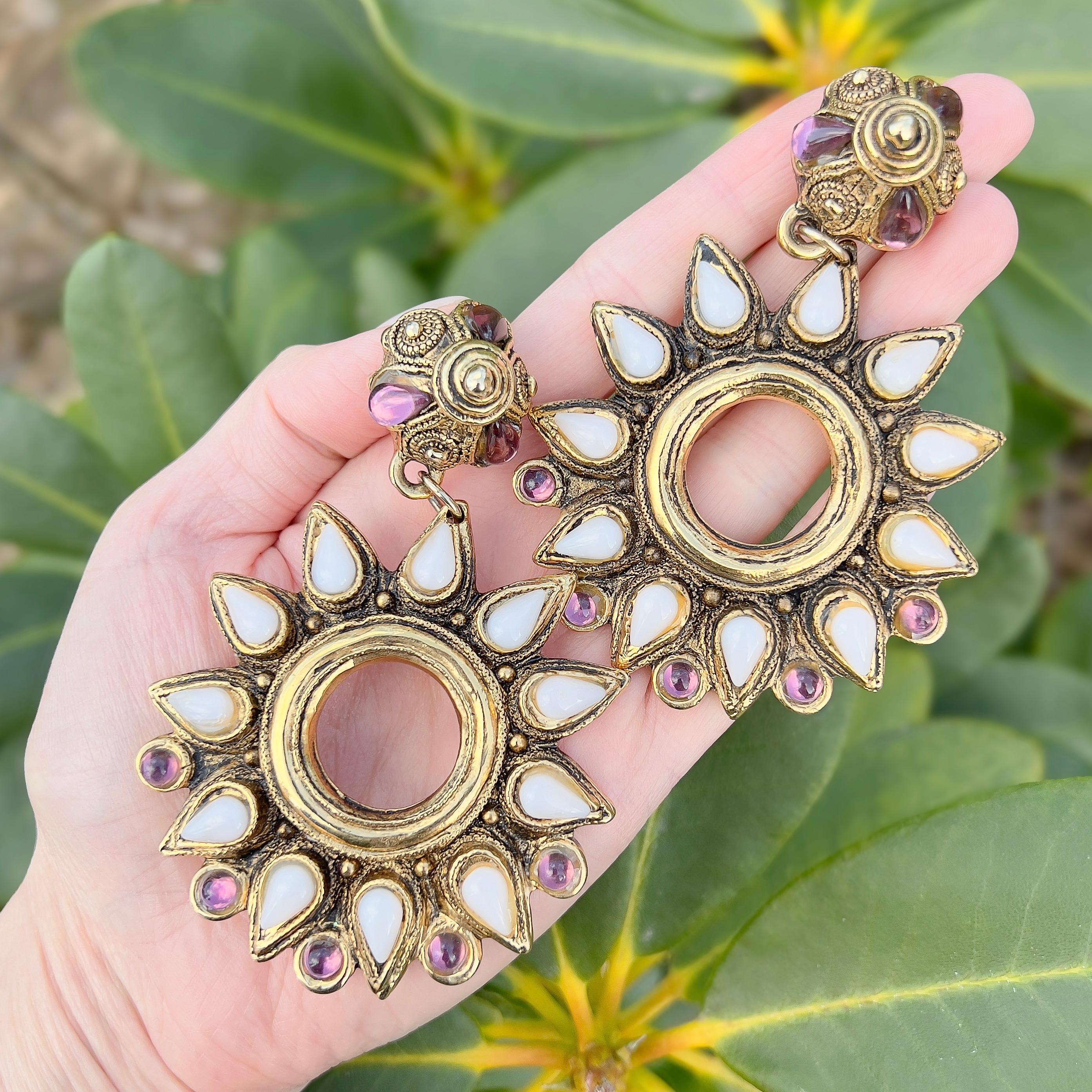 Claire Dévé Début des années 1990 Boucles d'oreilles soleil avec cabochon en verre Bon état - En vente à Skelmersdale, GB