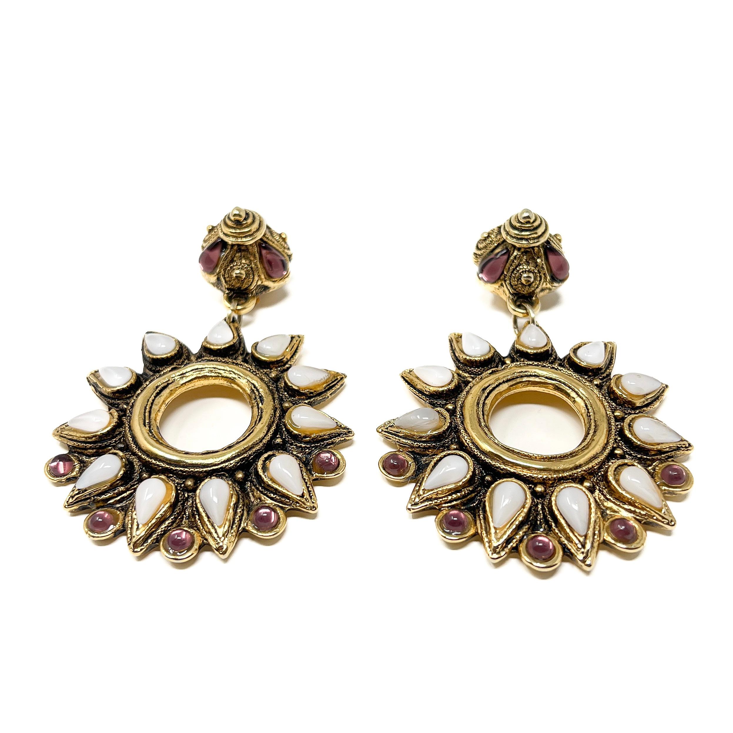 Claire Dévé Début des années 1990 Boucles d'oreilles soleil avec cabochon en verre Pour femmes en vente
