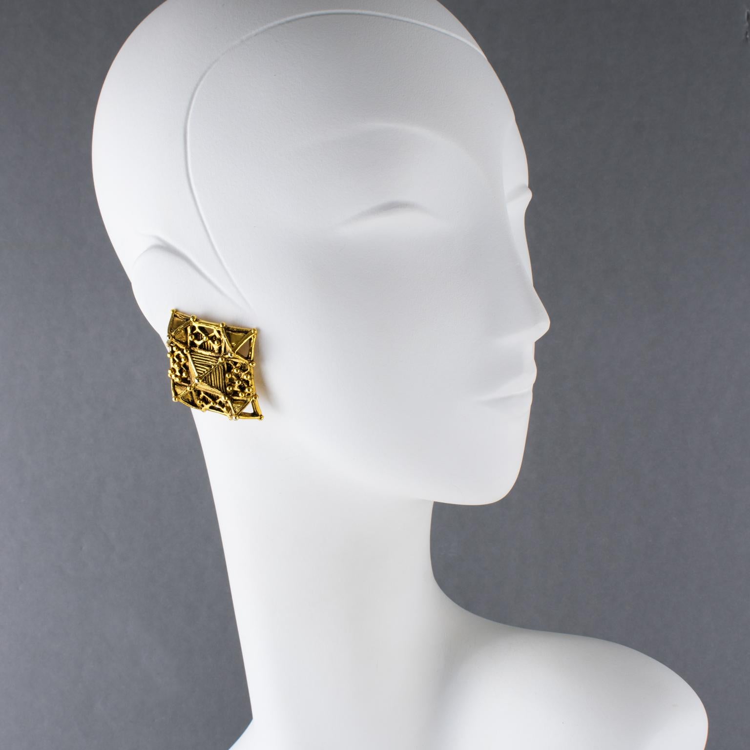 Claire Deve Paris Gilded Metal Geometric Clip-on Earrings im Angebot 4