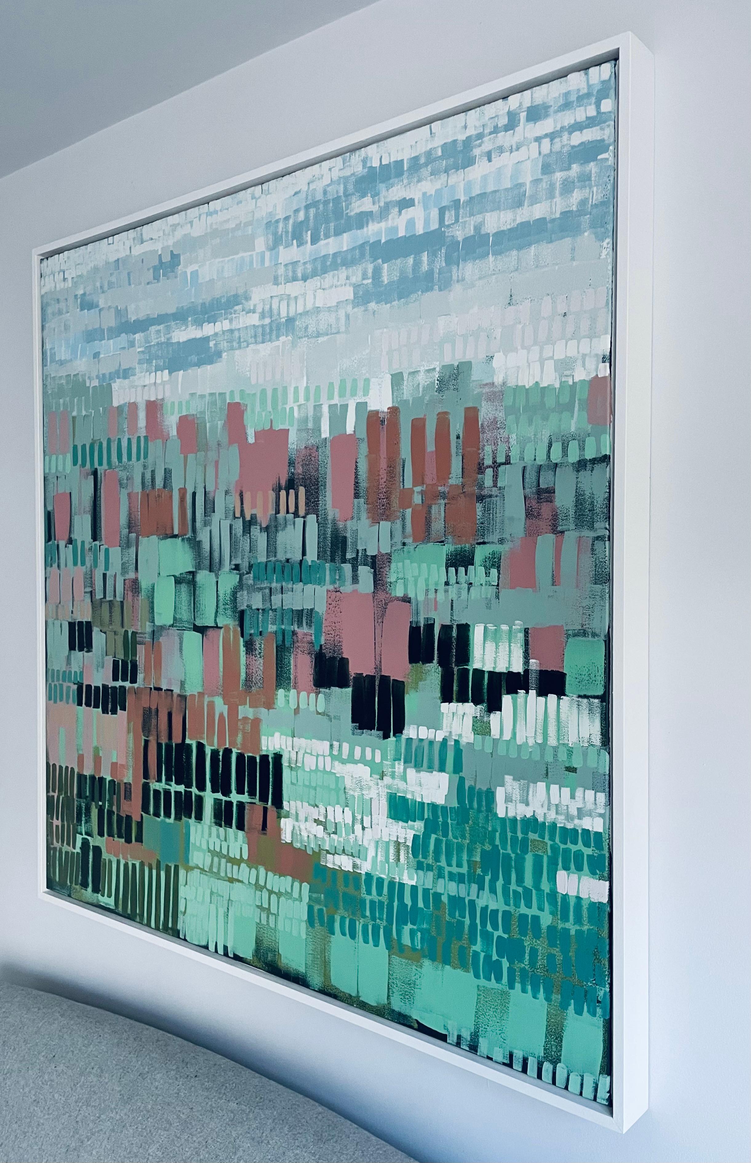 Claire Oxley Driflight Original abstrakte Landschaft auf Leinwand; Mischtechnik auf Leinwand. Leinwandgröße: 101x101x4,2cm; gerahmt 105x105x5,2cm. Gerahmt in einem maßgeschneiderten Rahmen im Stil eines cremefarbenen Tabletts. Malven, Lichtnelken,