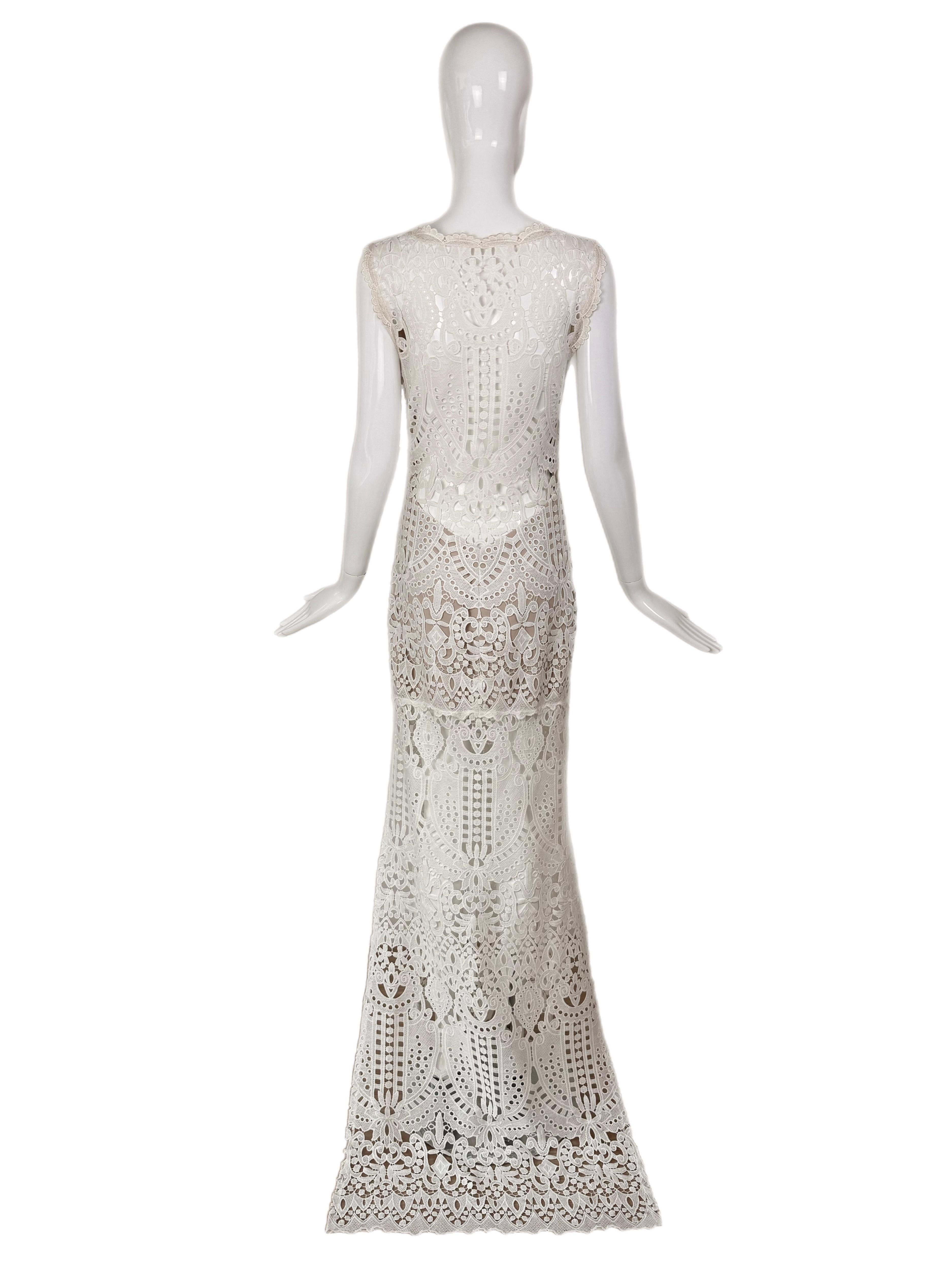 CLAIRE PETTIBONE 2016 Sample Wedding Gown Lace White Beach Wedding In Excellent Condition For Sale In Leonardo, NJ