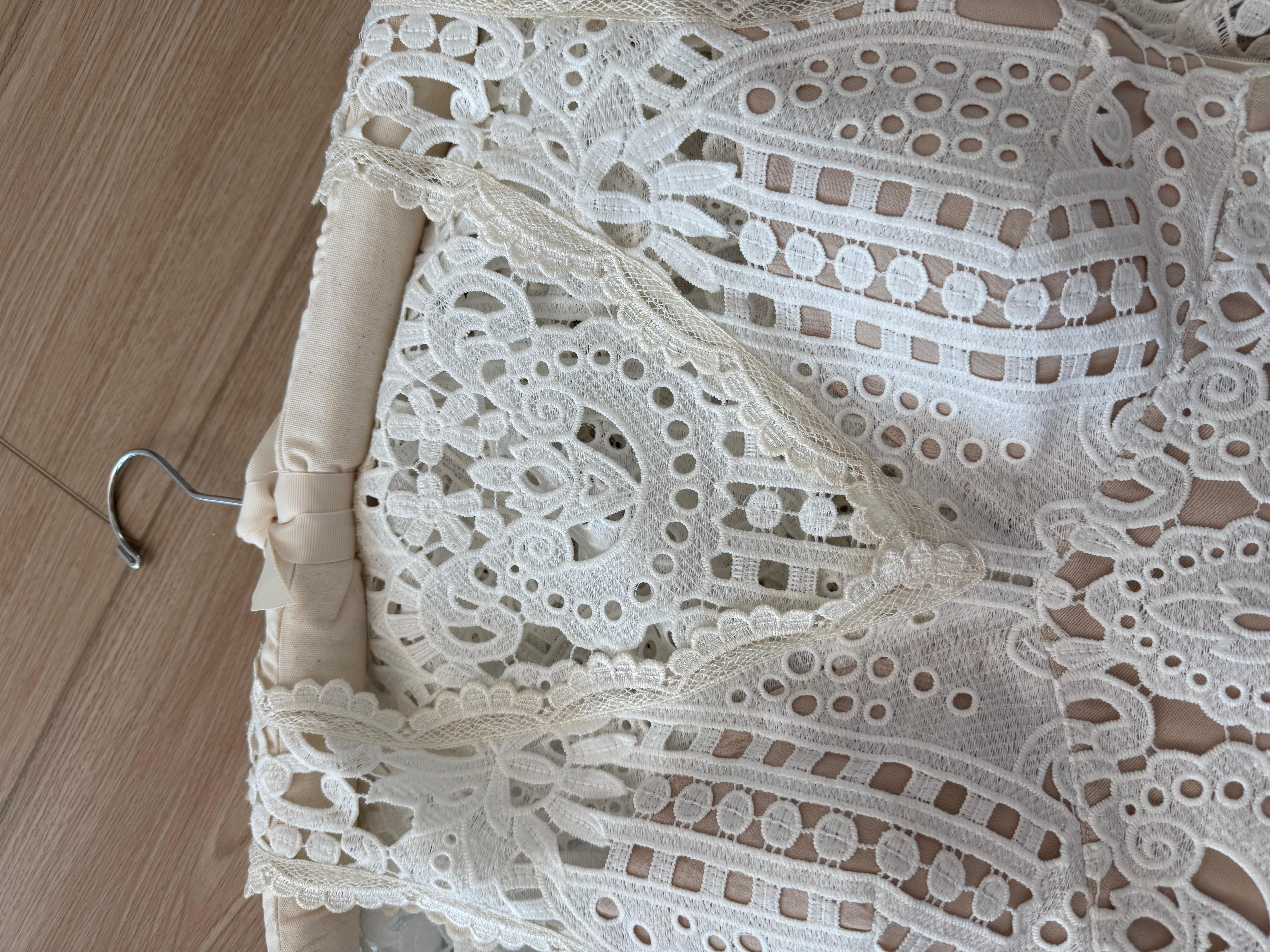 CLAIRE PETTIBONE 2016 Sample Wedding Gown Lace White Beach Wedding For Sale 1