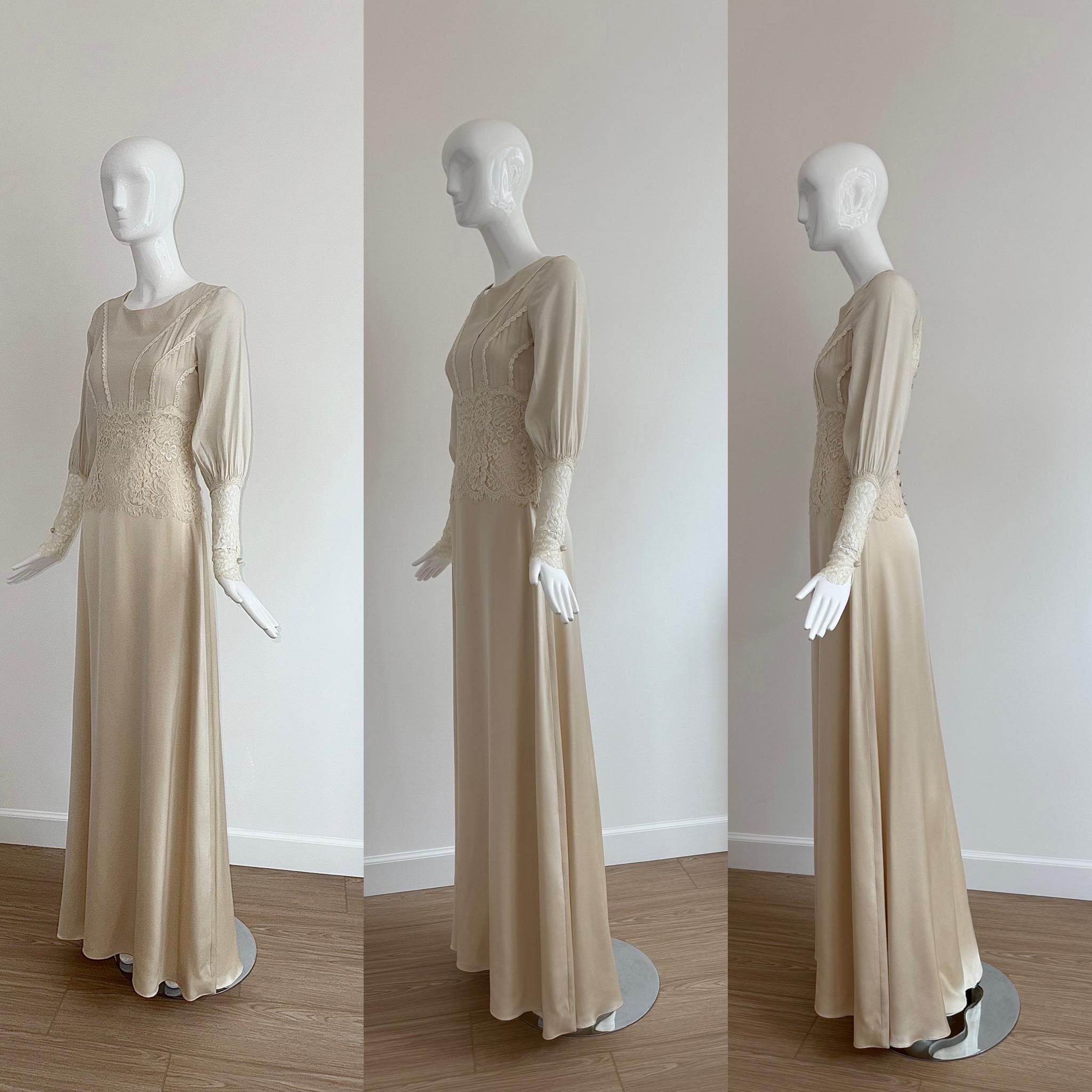 laire Pettibone
Vestido de novia de muestra
Color Lino Marfil (no es tejido ni textura de lino) Tono Neutro
Sin etiqueta de talla ni de composición (porque es una muestra), pero 100% de la seda etérea más suave y delicada.
Se ajusta como una