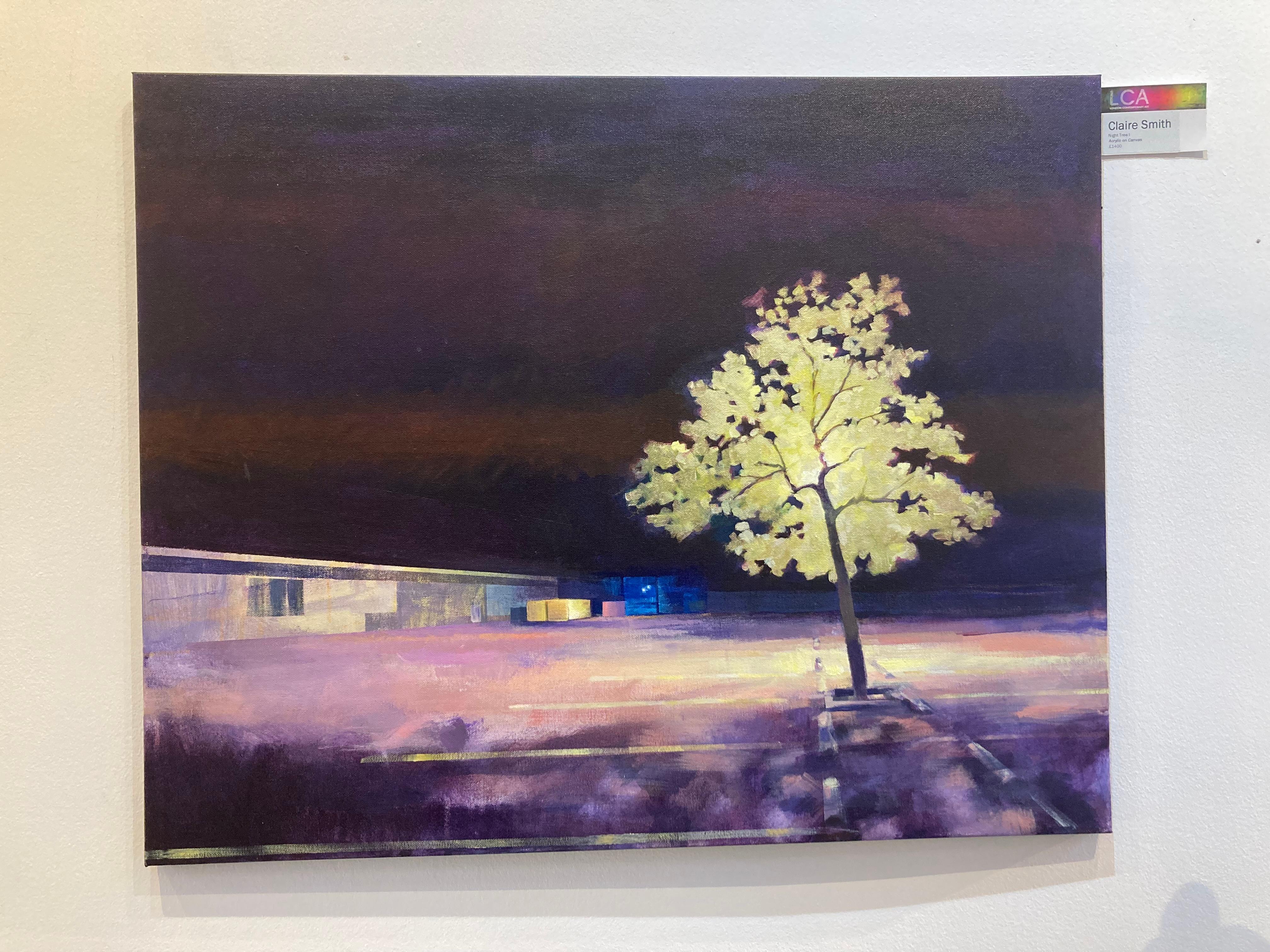 Nachtbaum I – farbige urbane Stadt mit Baum, Acryl auf Leinwand – Painting von Claire Smith