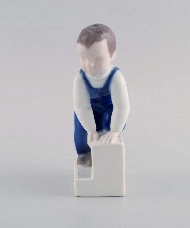 Claire Weiss for Bing & Grøndahl. Porcelain figure. Boy. 1970s. 
Model number 2399.
Measures: 13 x 8 cm.
In excellent condition.
Stamped.
1st factory quality.