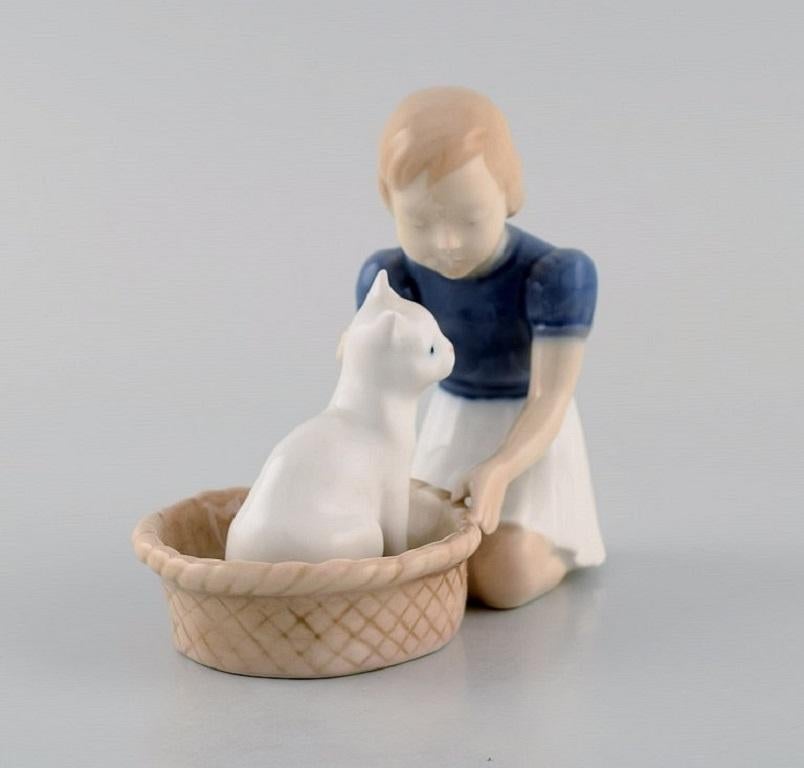Claire Weiss for Bing & Grøndahl. Porcelain figure. Girl with cat. 
Model number 2249. Early 20th century.
Measures: 11 x 10 cm.
In excellent condition.
Stamped.
1st factory quality.