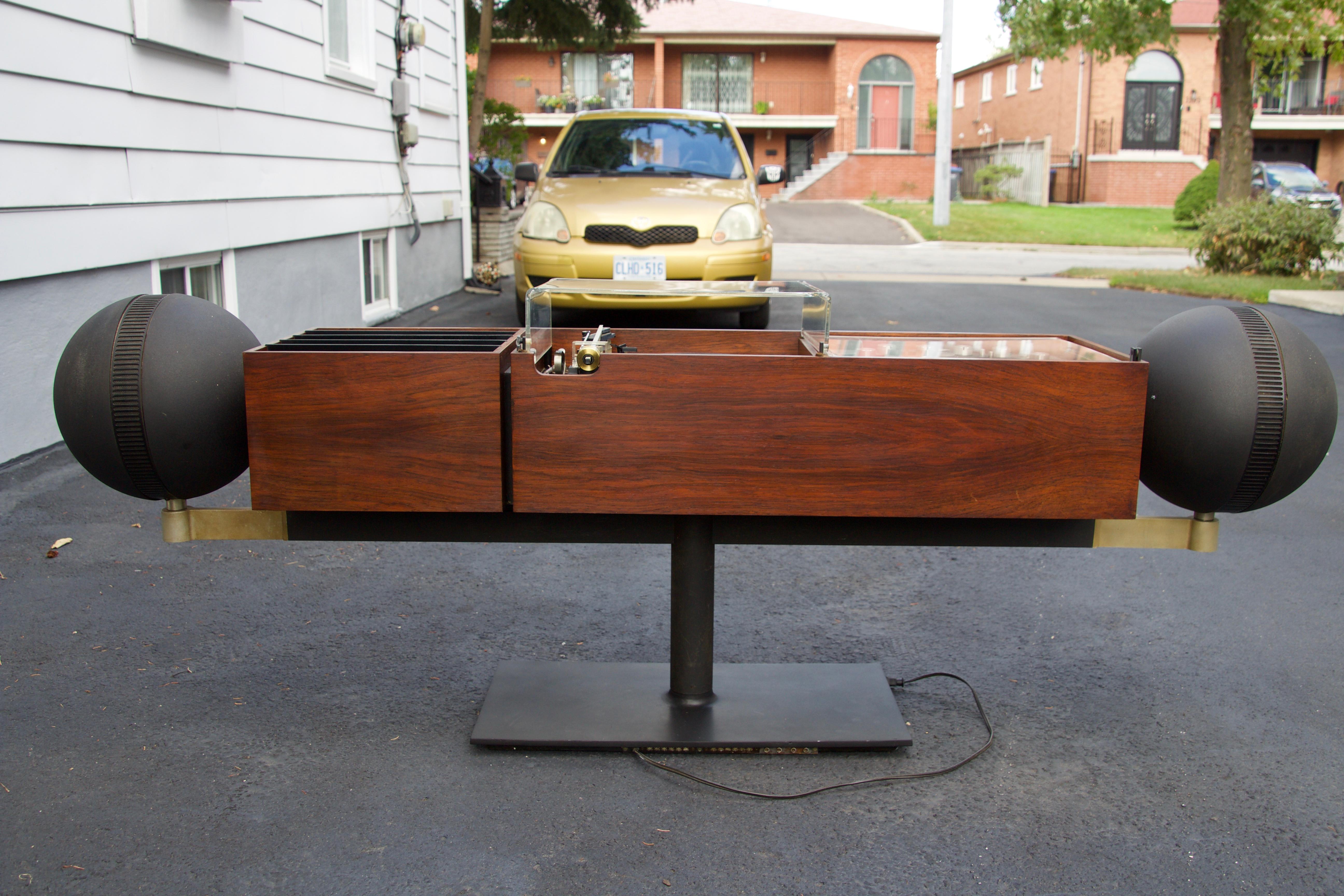 Clairtone Project G2 Series T11 Console Stereo System & Garrard Turntable en vente 2