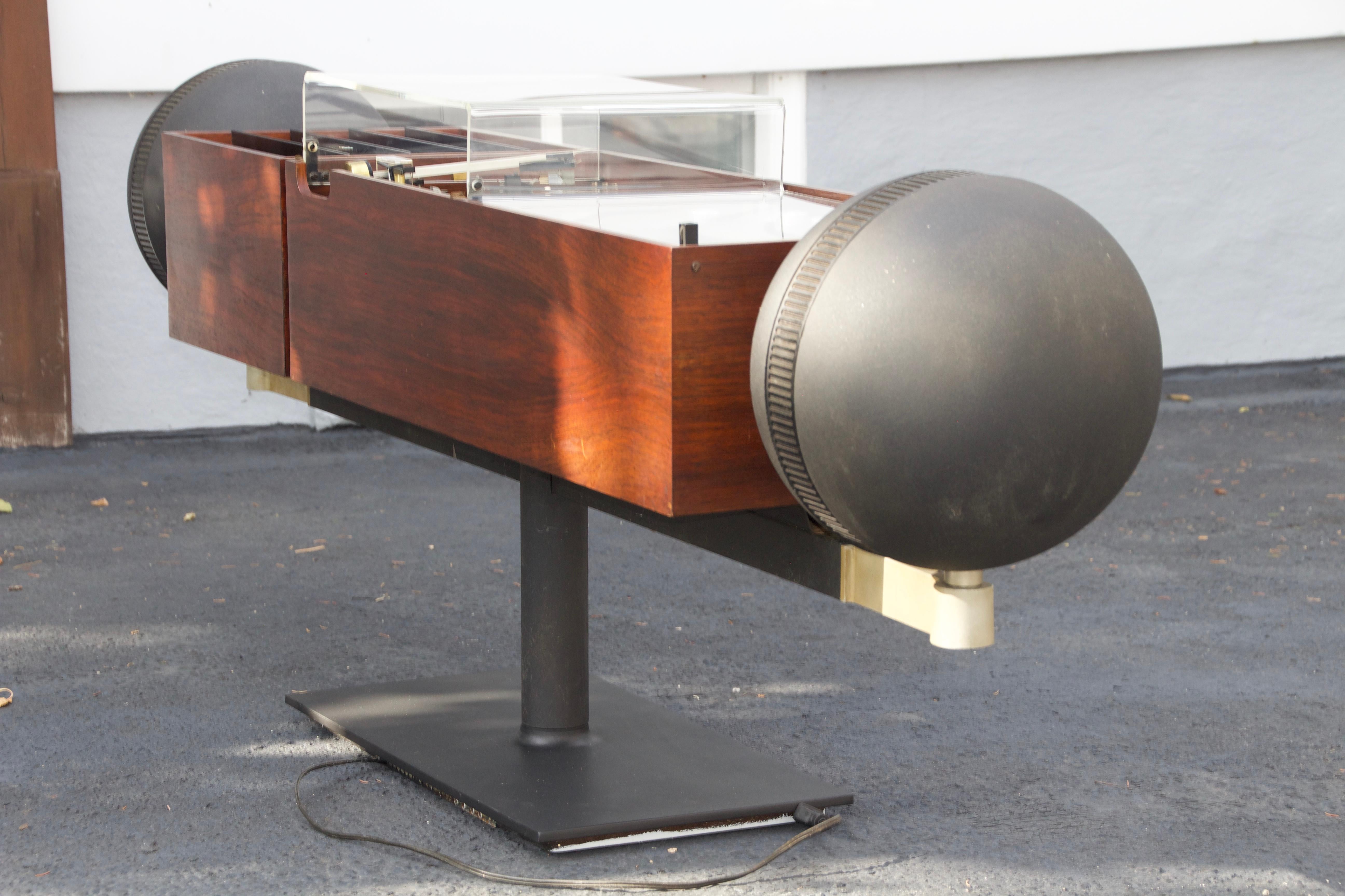 Clairtone Project G2 Series T11 Console Stereo System & Garrard Turntable en vente 4