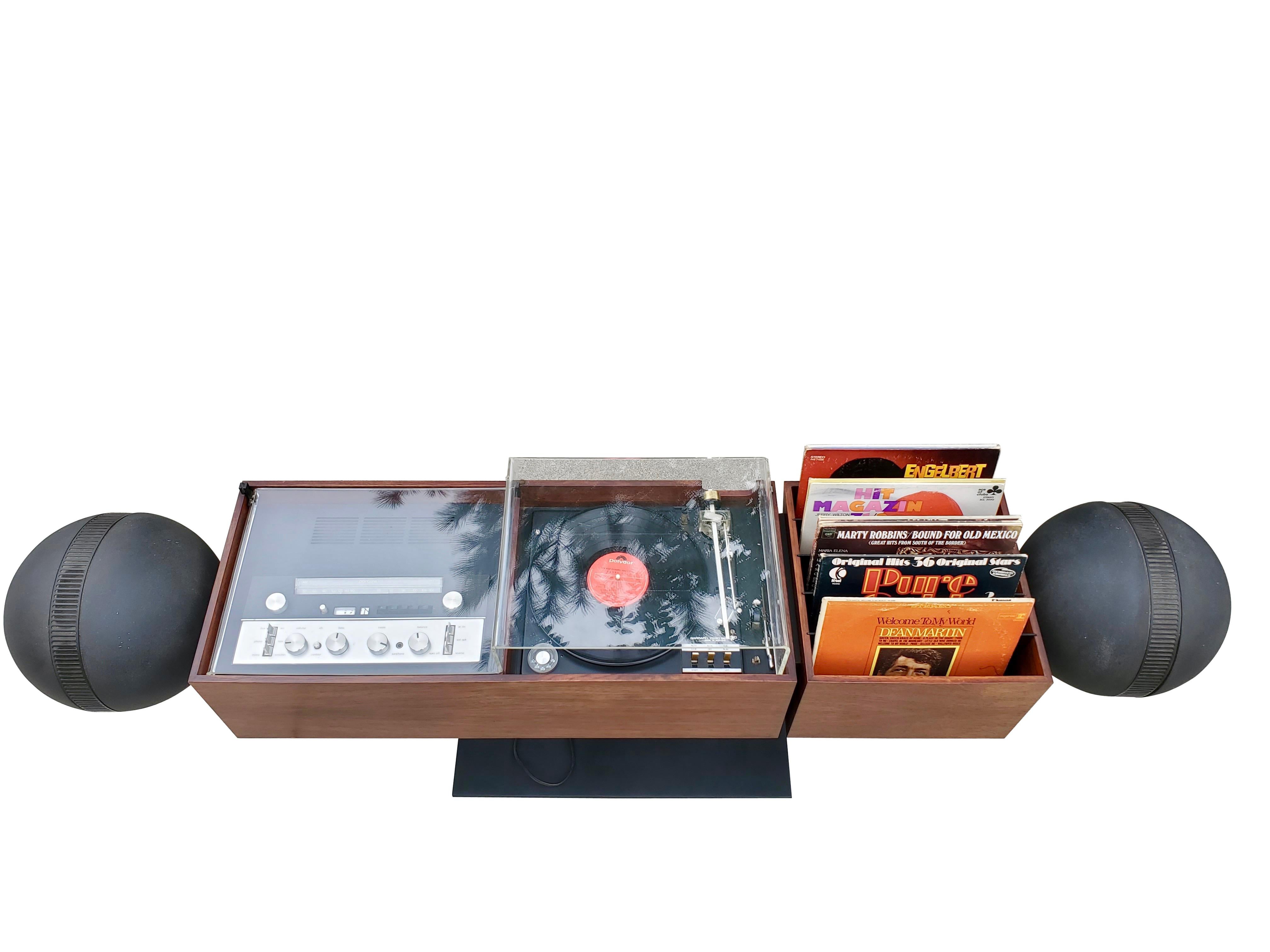 Mid-Century Modern Clairtone Project G2 Series T11 Console Stereo System & Garrard Turntable For Sale