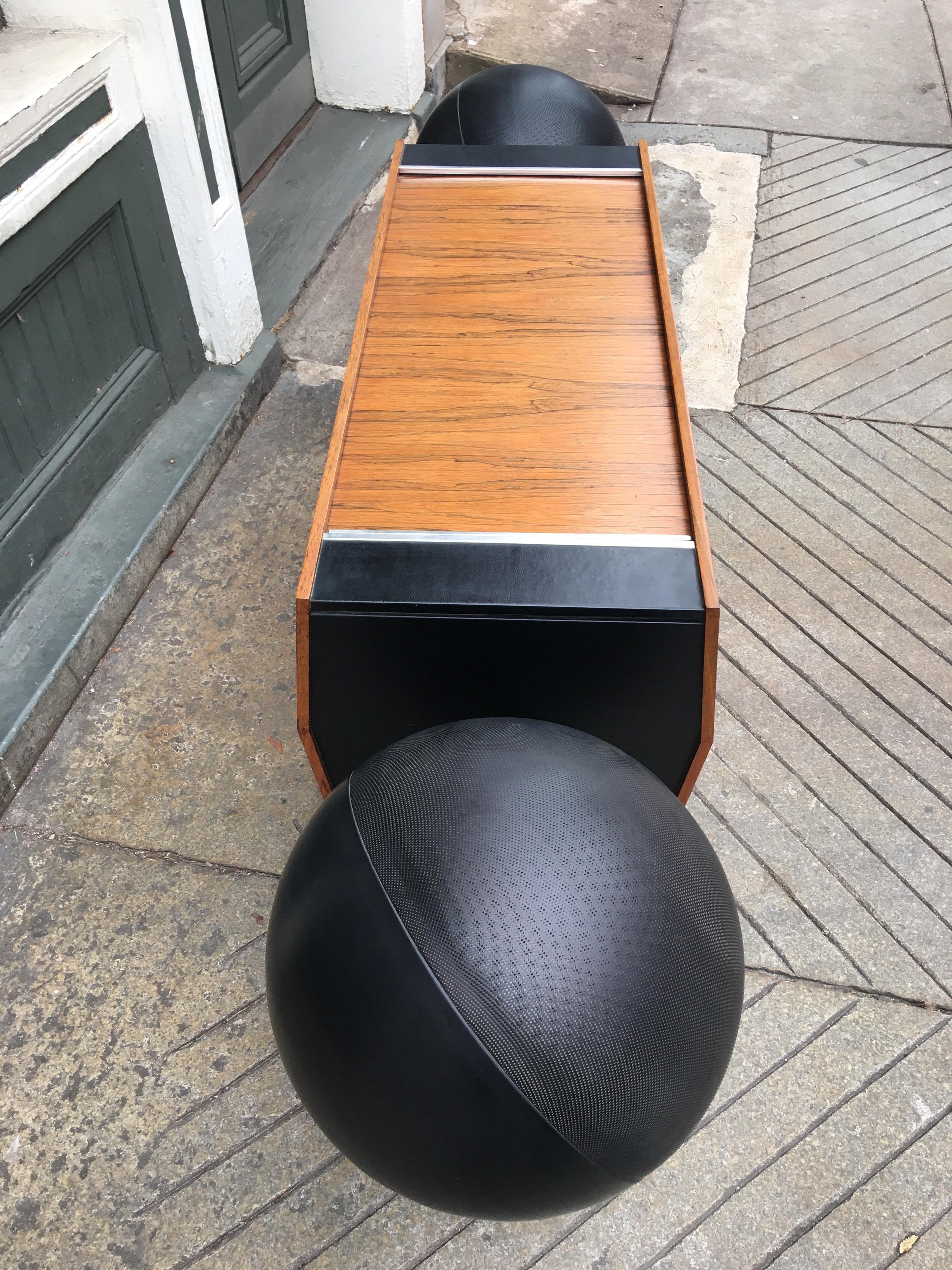 Clairtone T10 Designed by Hugh Spencer In Good Condition In Philadelphia, PA