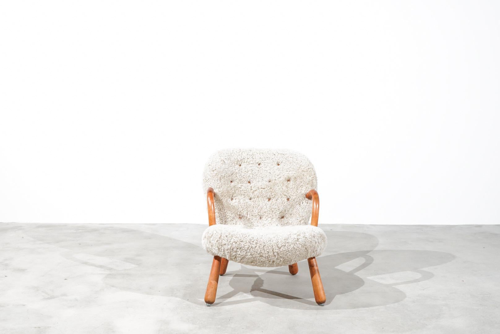 Scandinavian Modern “Clam Chair“ by Arnold Madsen 1944 Madsen & Schubell Sheepskin Denmark For Sale