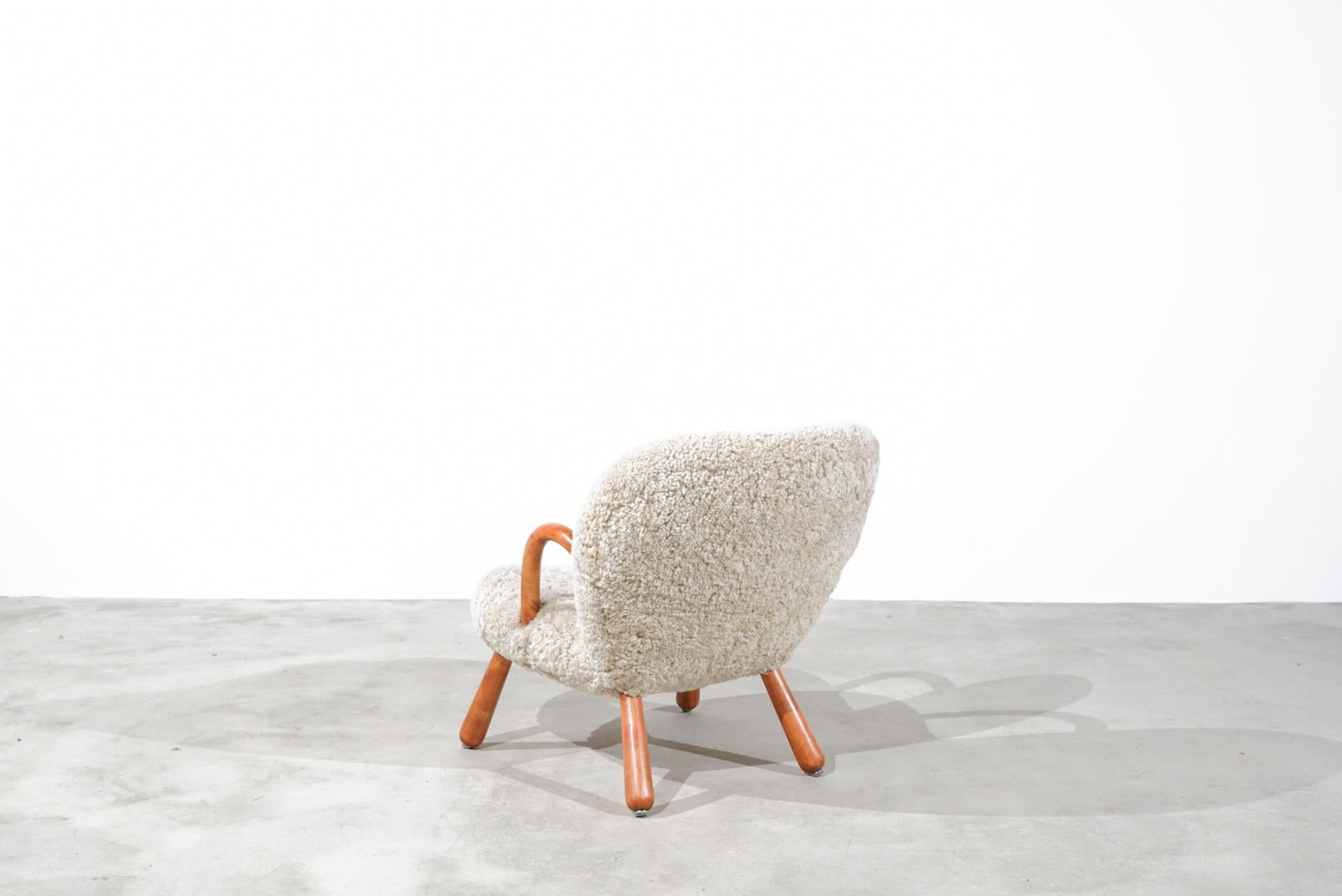 Mid-20th Century “Clam Chair“ by Arnold Madsen 1944 Madsen & Schubell Sheepskin Denmark