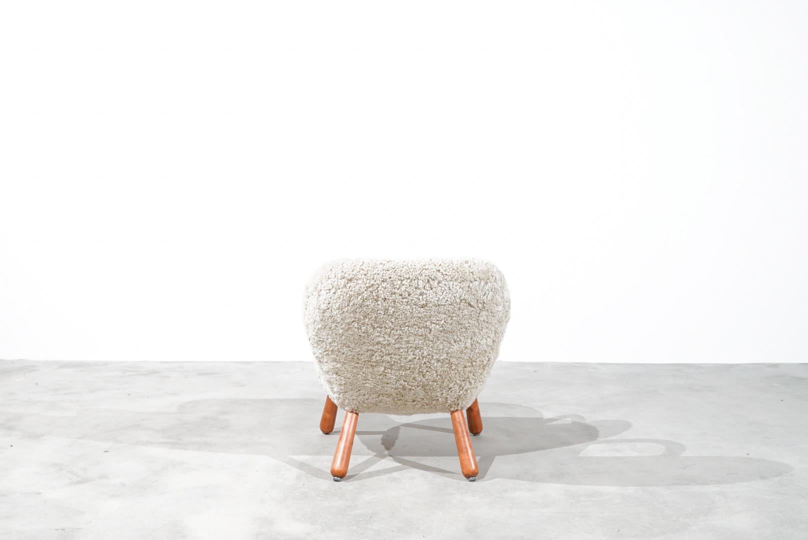“Clam Chair“ by Arnold Madsen 1944 Madsen & Schubell Sheepskin Denmark For Sale 1