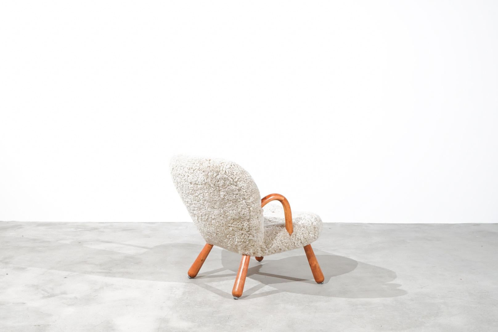 “Clam Chair“ by Arnold Madsen 1944 Madsen & Schubell Sheepskin Denmark For Sale 2