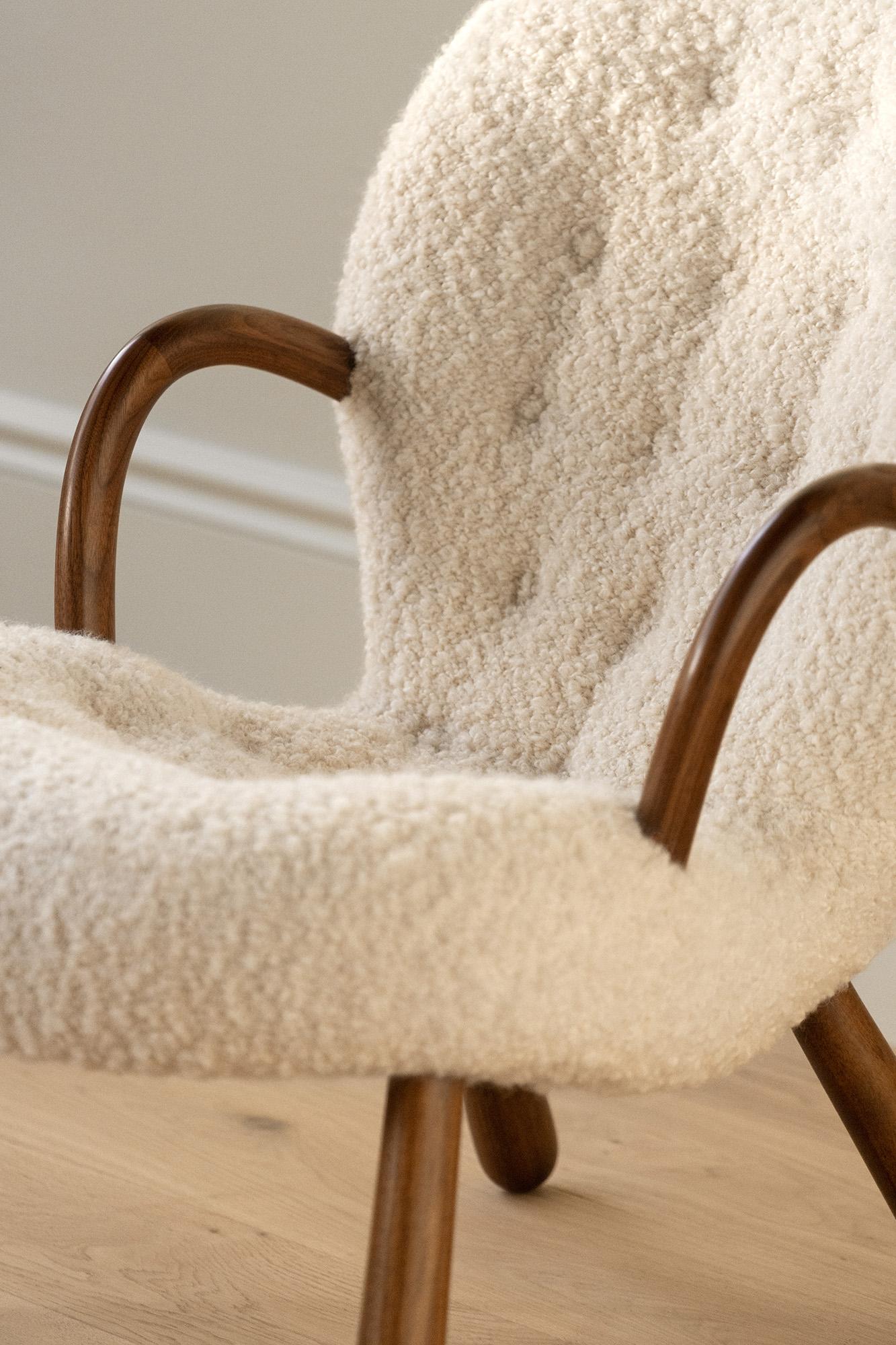 Cuir de mouton Chaise Clam d'Arnold Madsen en tissu bouclé - Nouvelle édition en vente