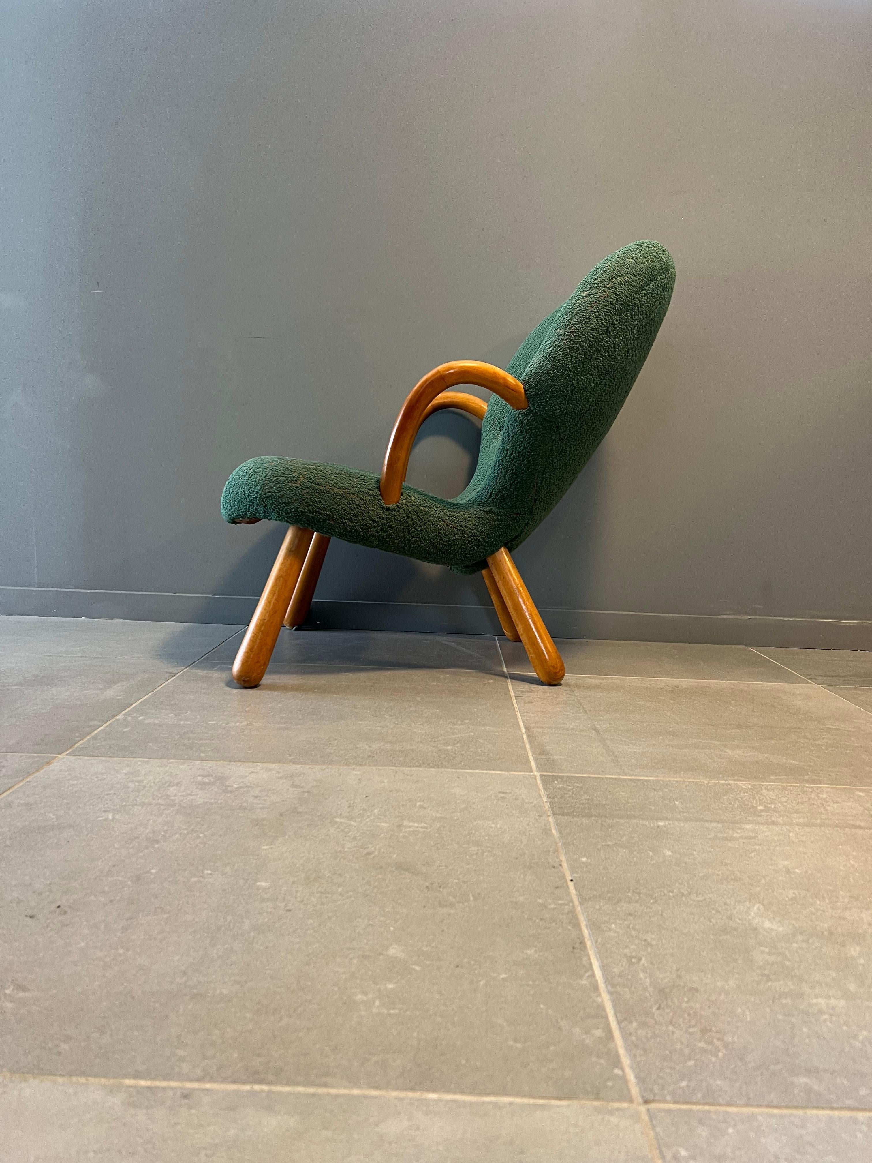 This gives you a very special and once in a life time opportunity. 
This Clam Chair is not only all original but even got the Vik & Blindheim batch. 
A design with a rather perplexing, yet fascinating history, it has been attributed to several