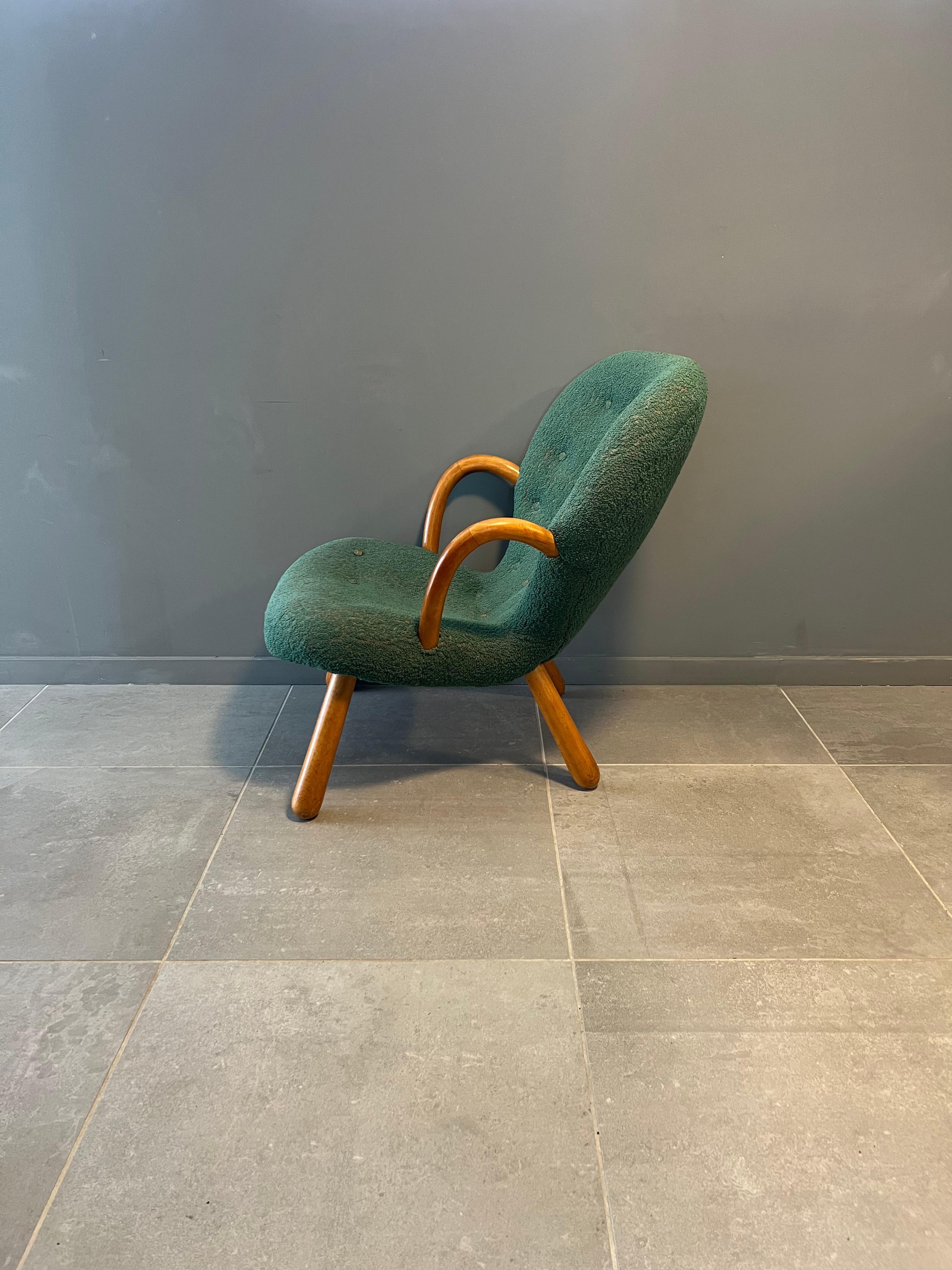 Norwegian Clam Chair For Sale