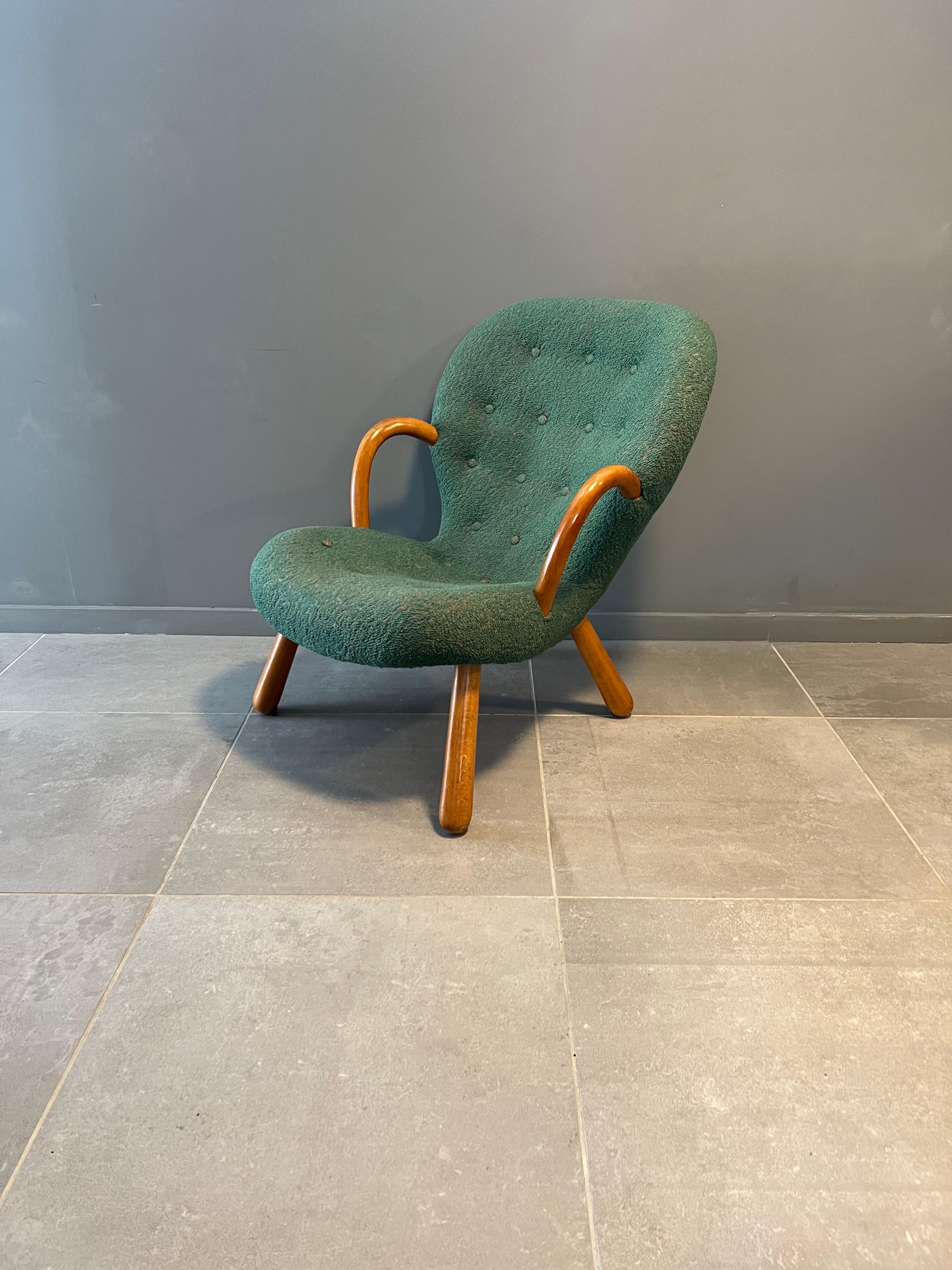 Norwegian Clam Chair For Sale