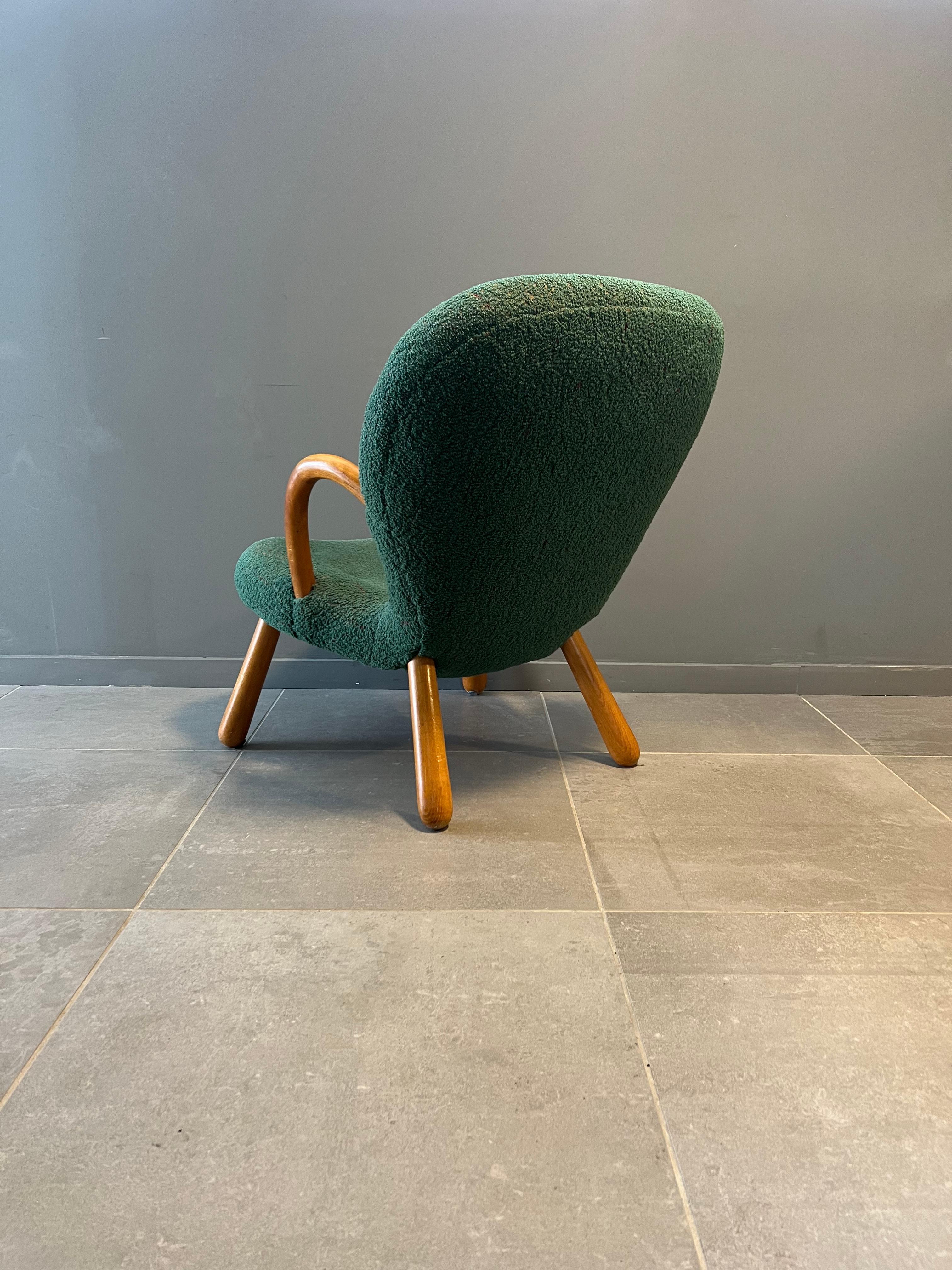 20th Century Clam Chair For Sale