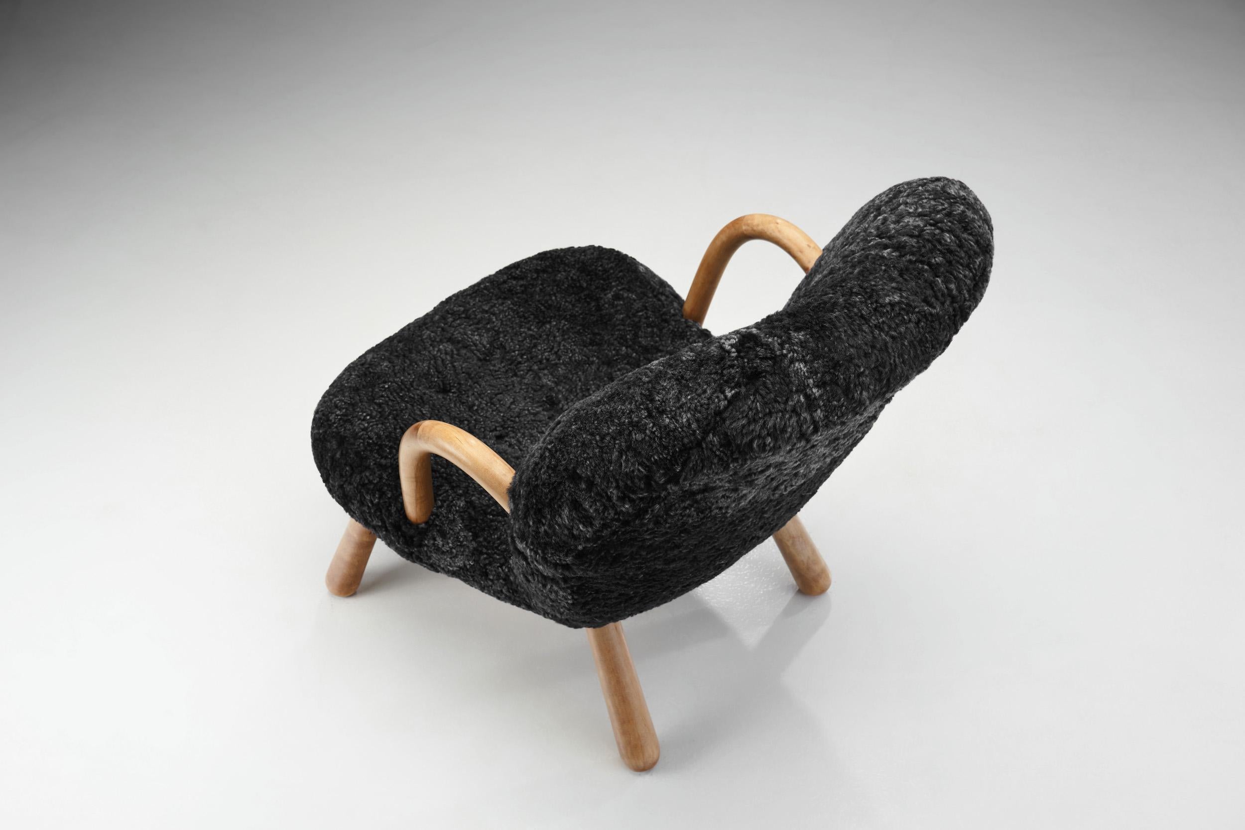 “Clam Chair