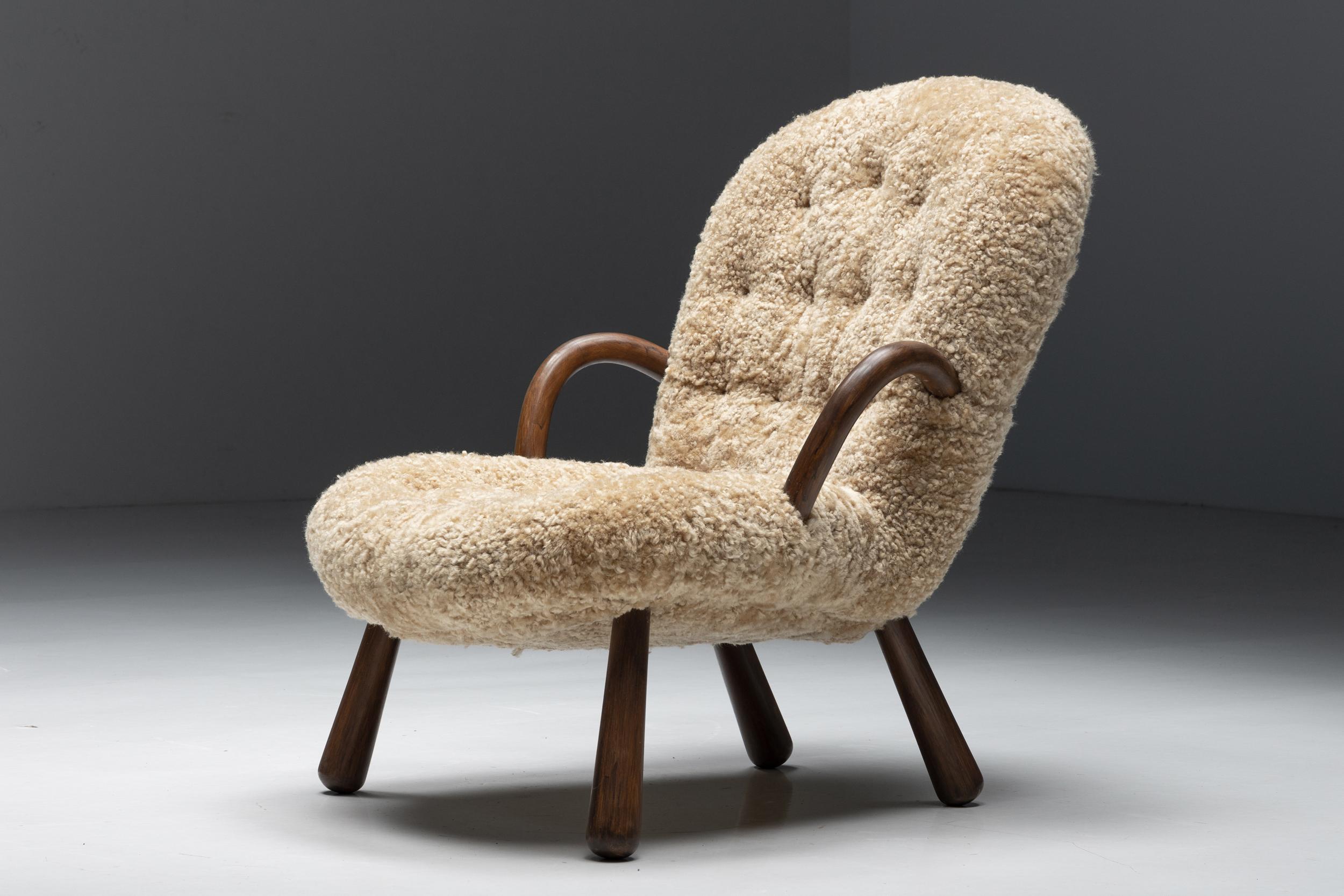 Clam Chair in Sheepskin by Philip Arctander, Denmark, 1944 In Excellent Condition For Sale In Antwerp, BE