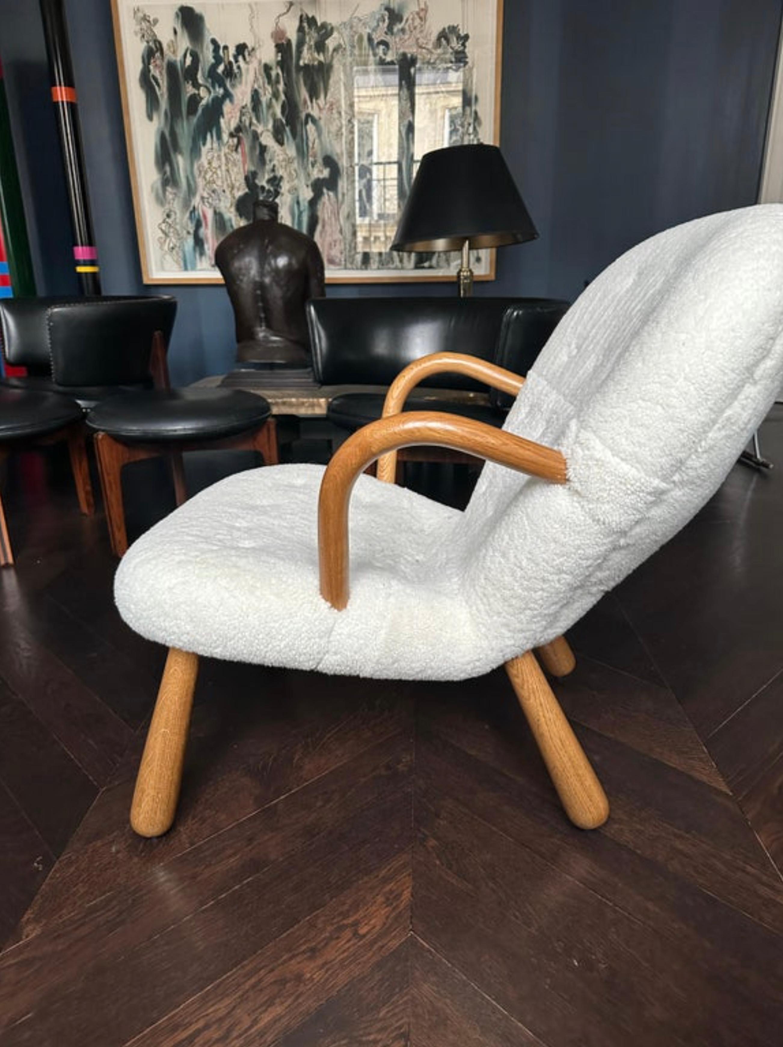 Danish  'clam' chair Arnold Madsen style oak and lambskin Sweden 1990s For Sale