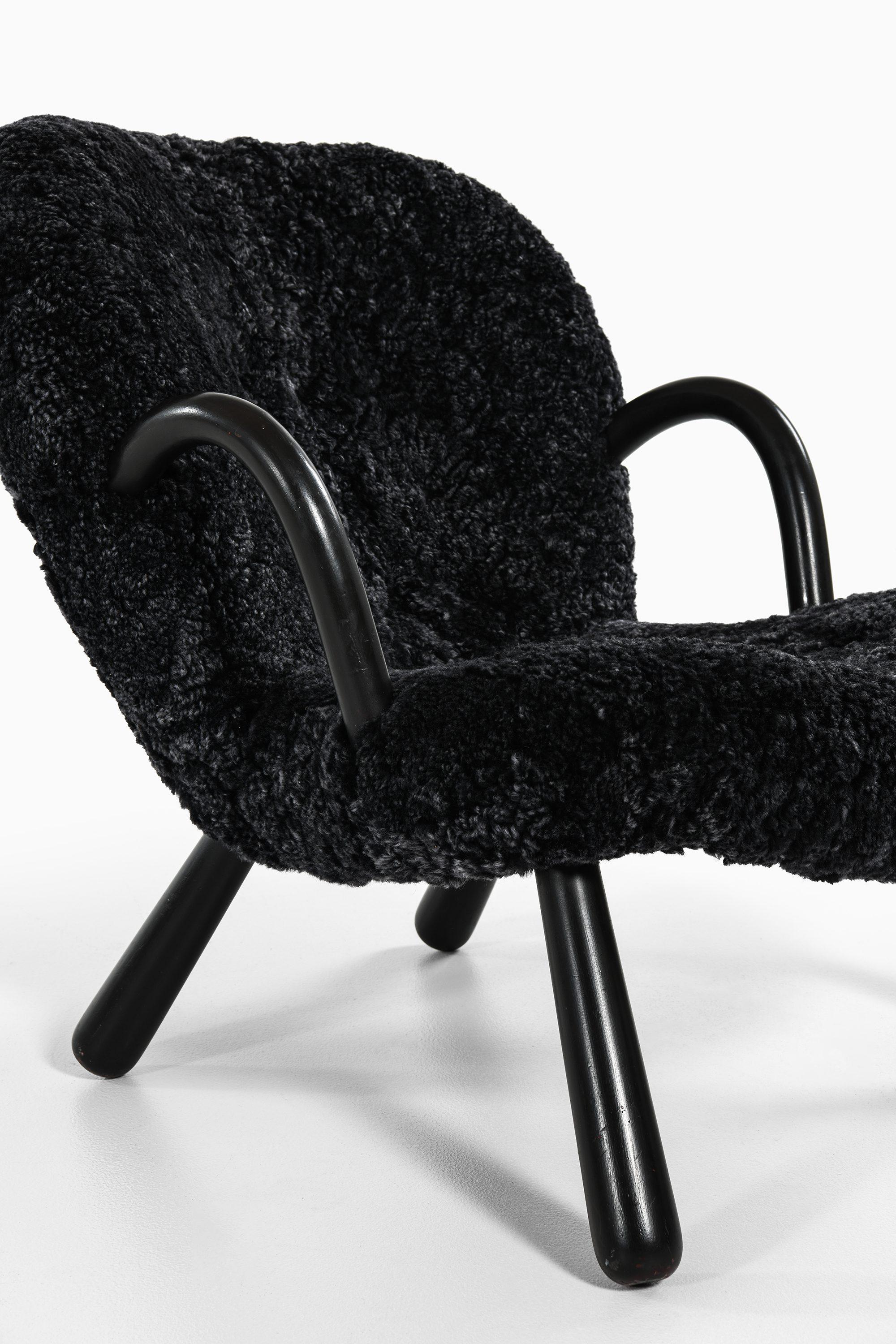 XX secolo Sedia Clam Easy in Wood Wood nero e pelle di pecora di Arnold Madsen, 1944 in vendita