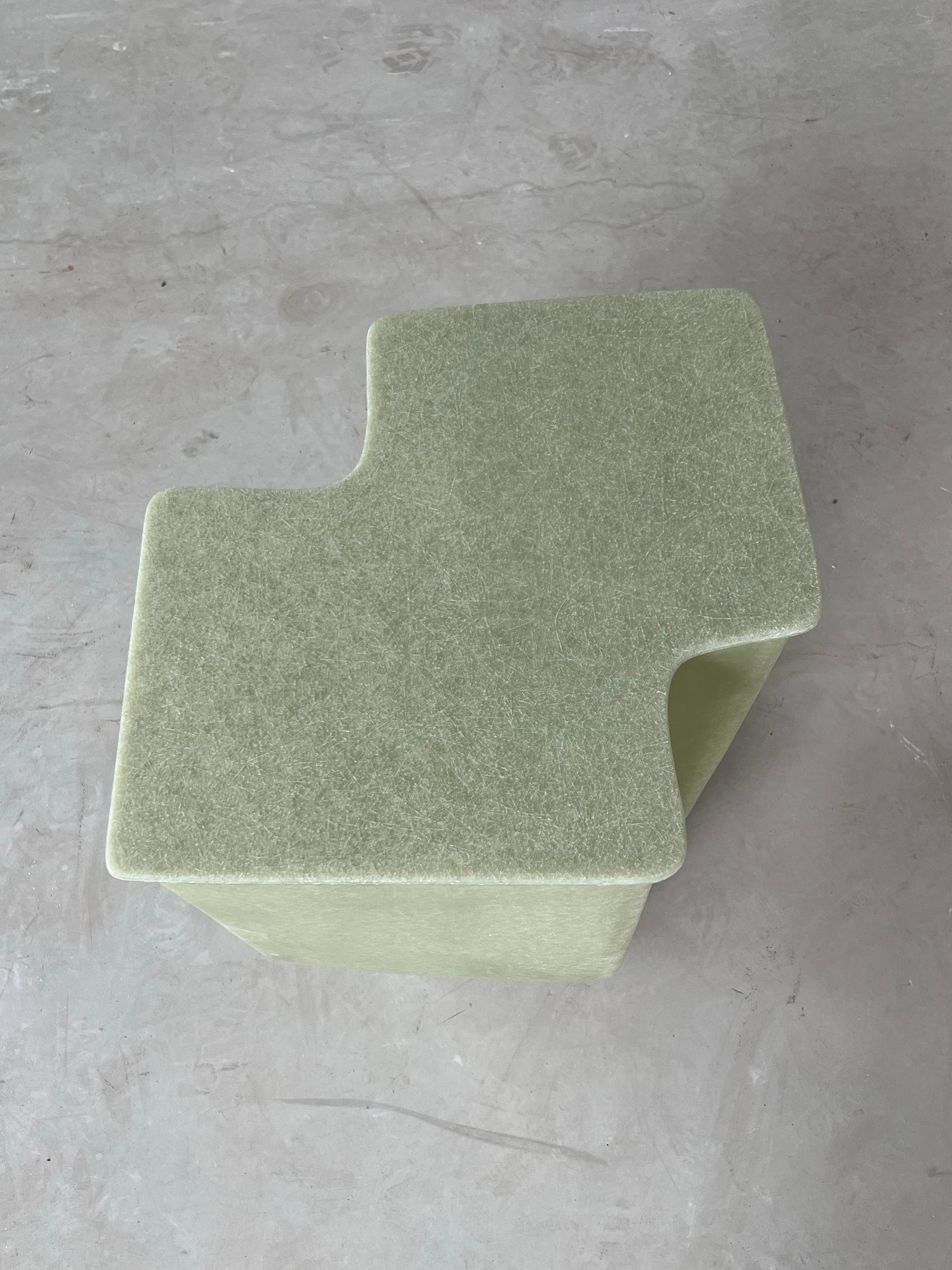 Le processus artisanal de création de notre table d'appoint Clam donne à chaque pièce une âme et une patine individuelles, car la température, l'humidité et les mains qui travaillent contribuent à son caractère distinctif. 

C'est une réaction à la