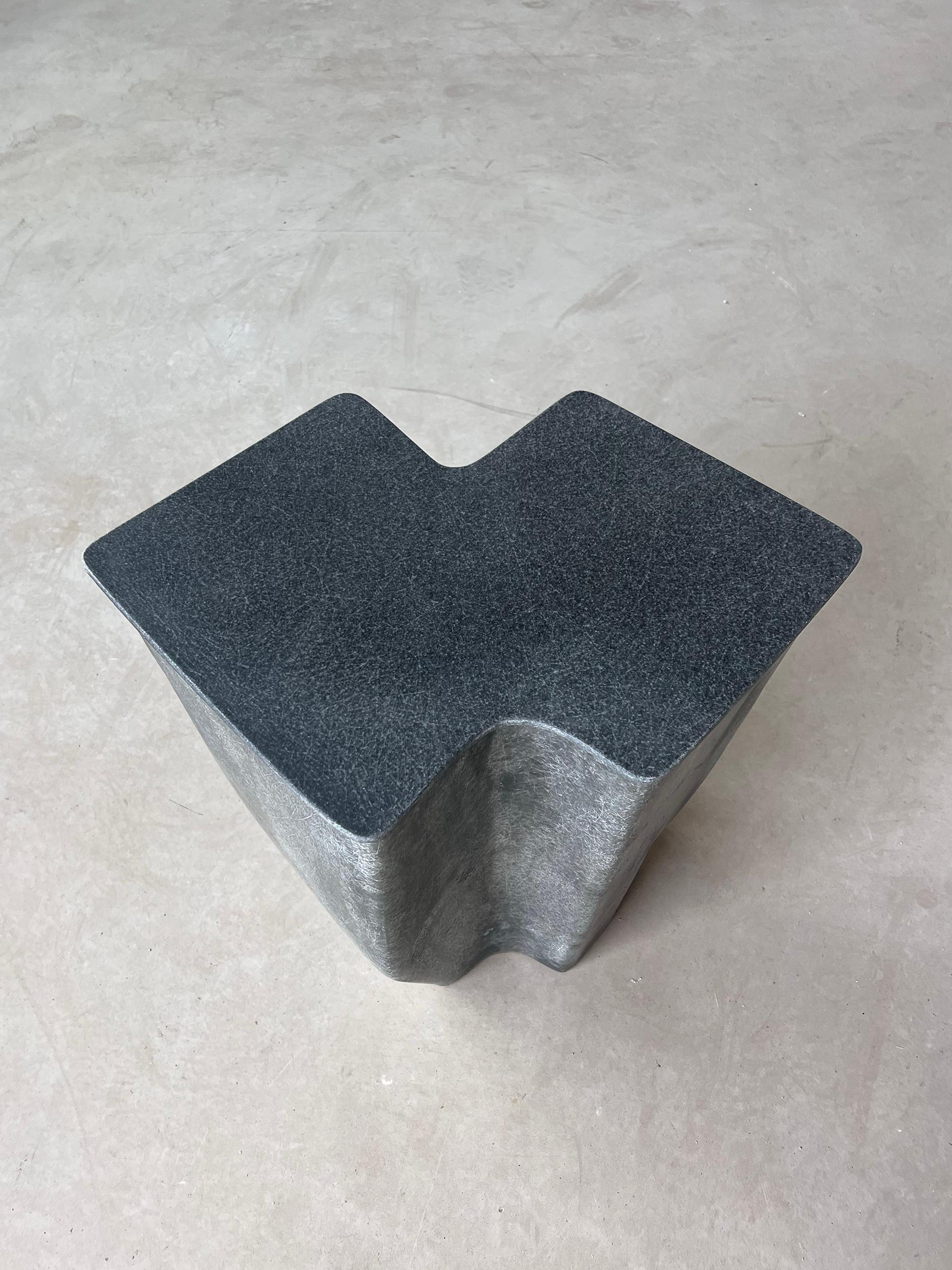 Contemporary Clam Medium Side Table in Eclipse, handcrafted in fiberglass by VAVA Objects For Sale