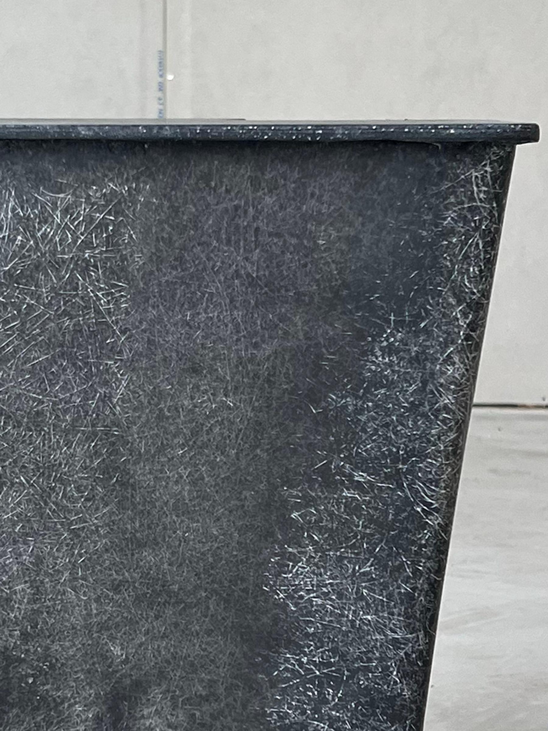 Fiberglass Clam Medium Side Table in Eclipse, handcrafted in fiberglass by VAVA Objects For Sale