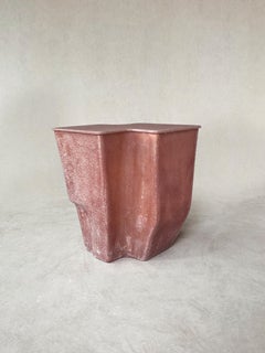 Tavolino medio Clam in corallo scuro, realizzato a mano in fibra di vetro da VAVA Objects