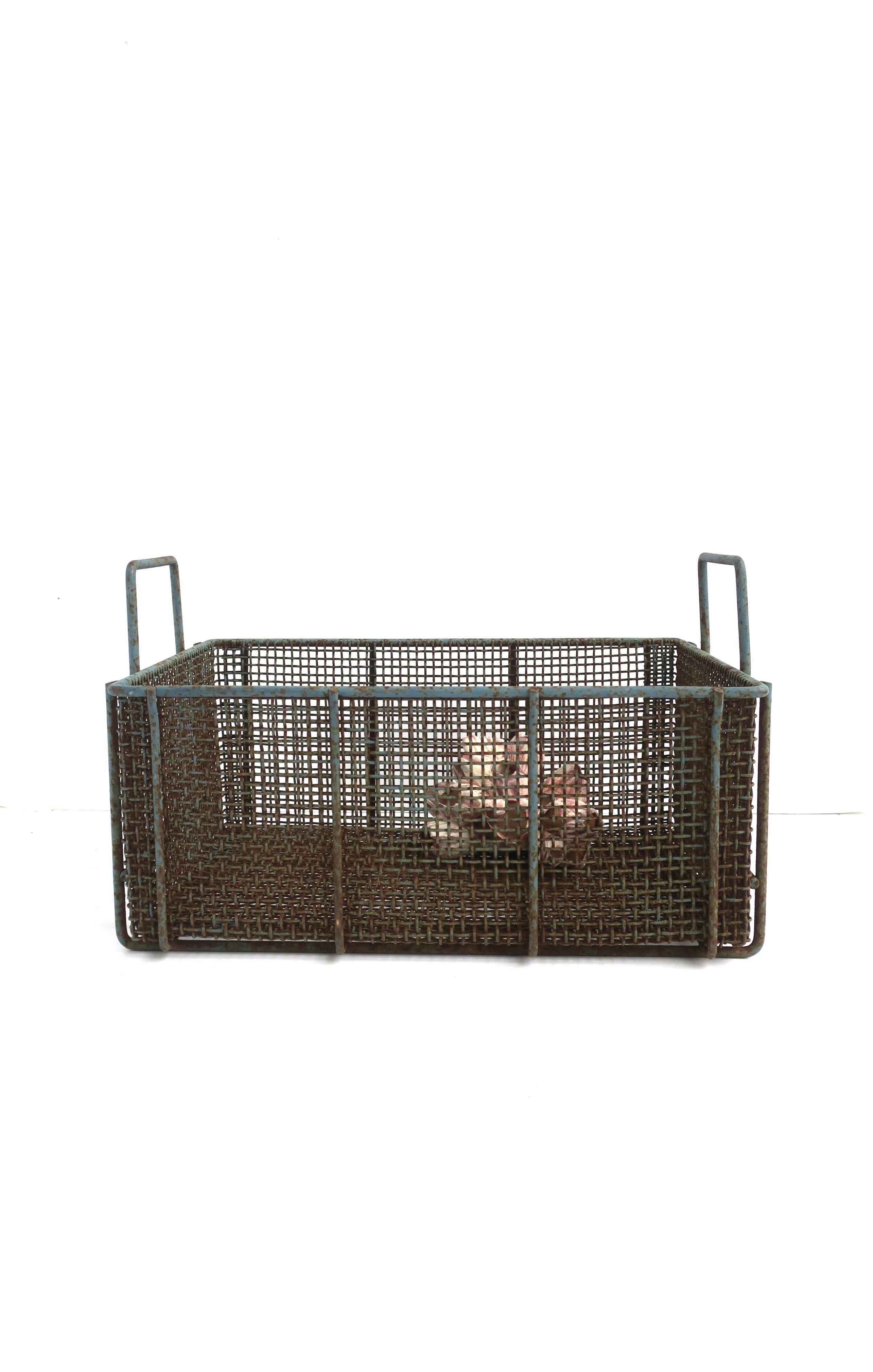 Cold-Painted Clam or Shellfish Vintage Iron Wire Basket For Sale
