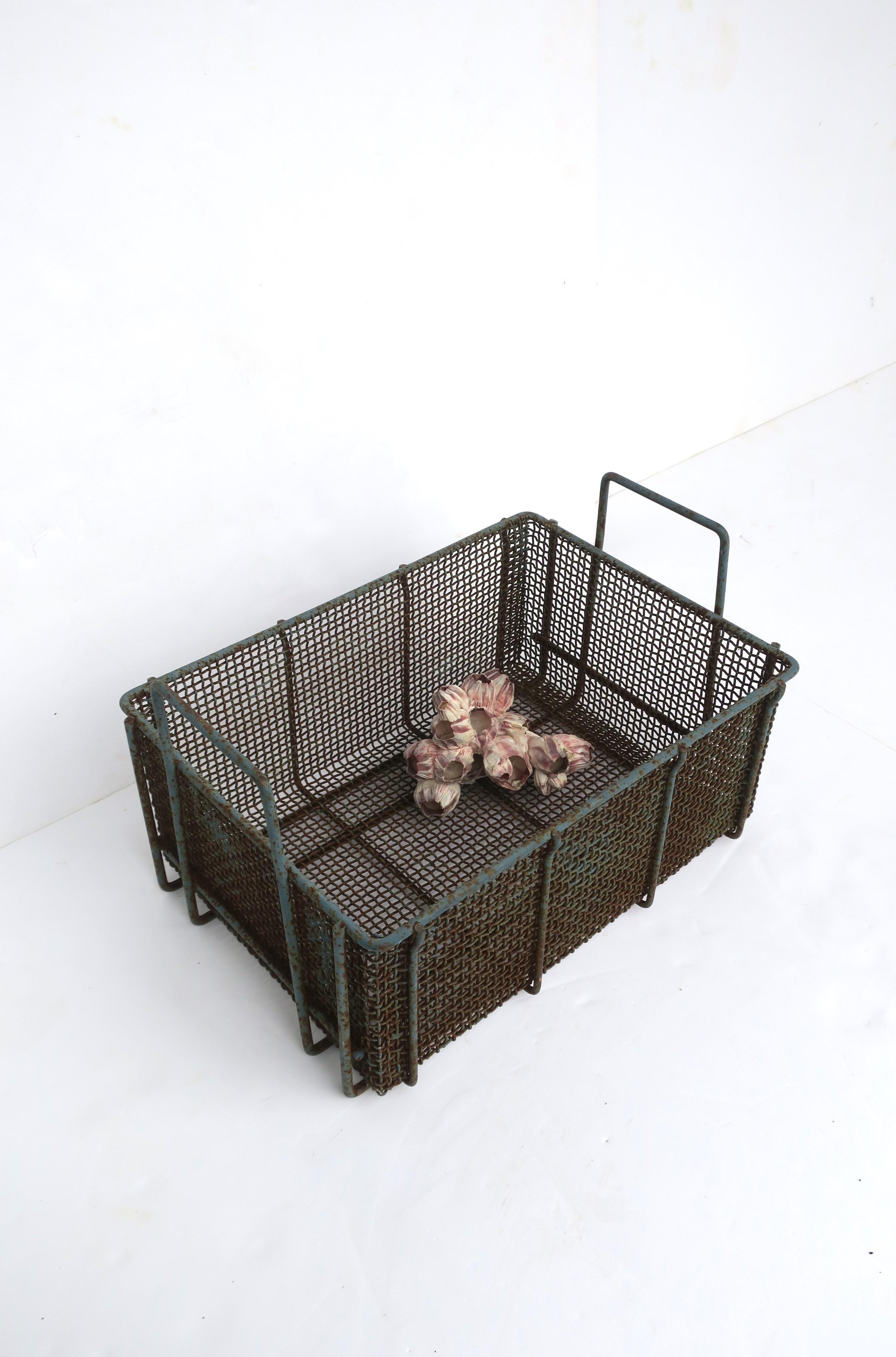 Clam or Shellfish Vintage Iron Wire Basket In Good Condition For Sale In New York, NY