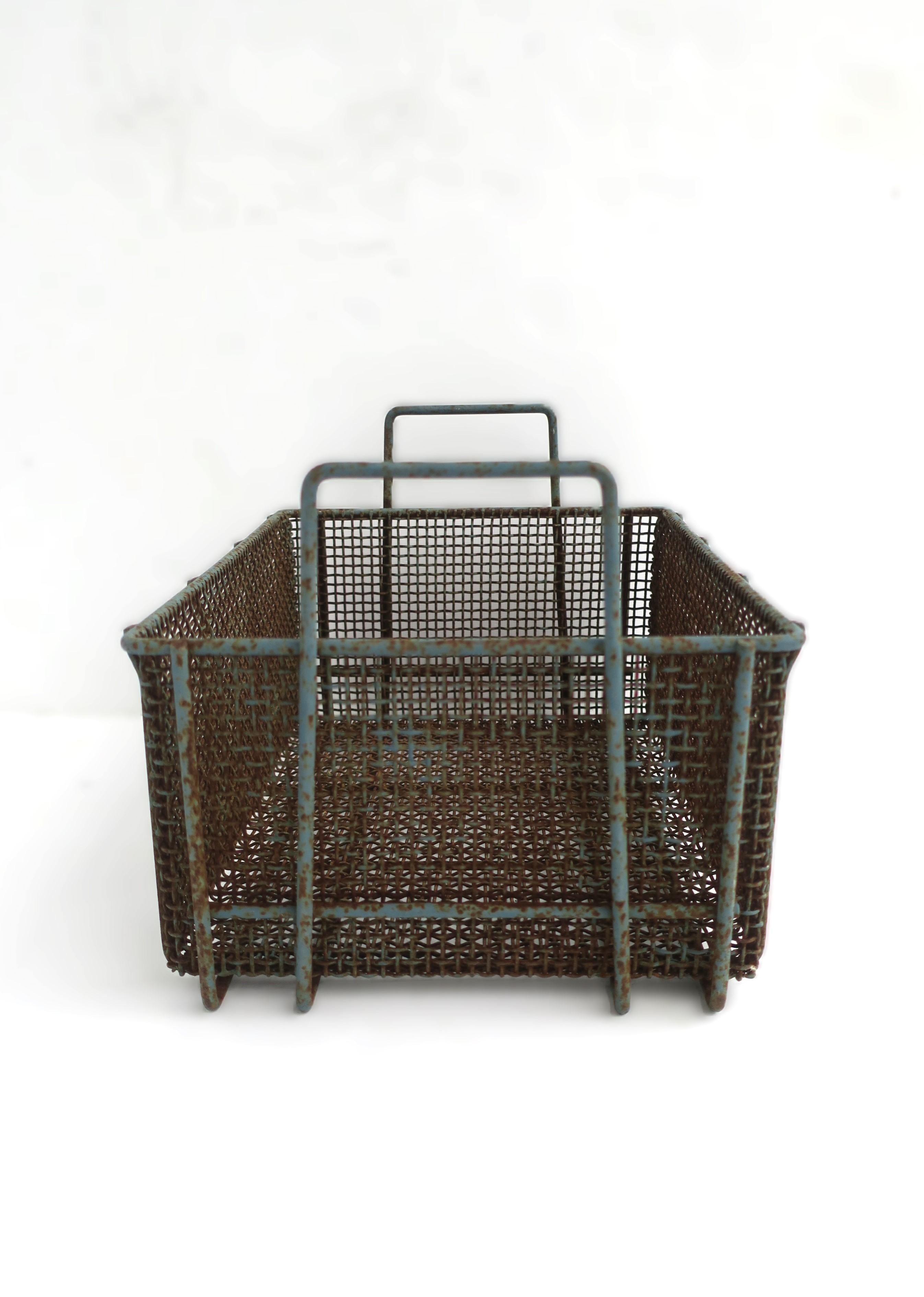 Clam or Shellfish Vintage Iron Wire Basket For Sale 1