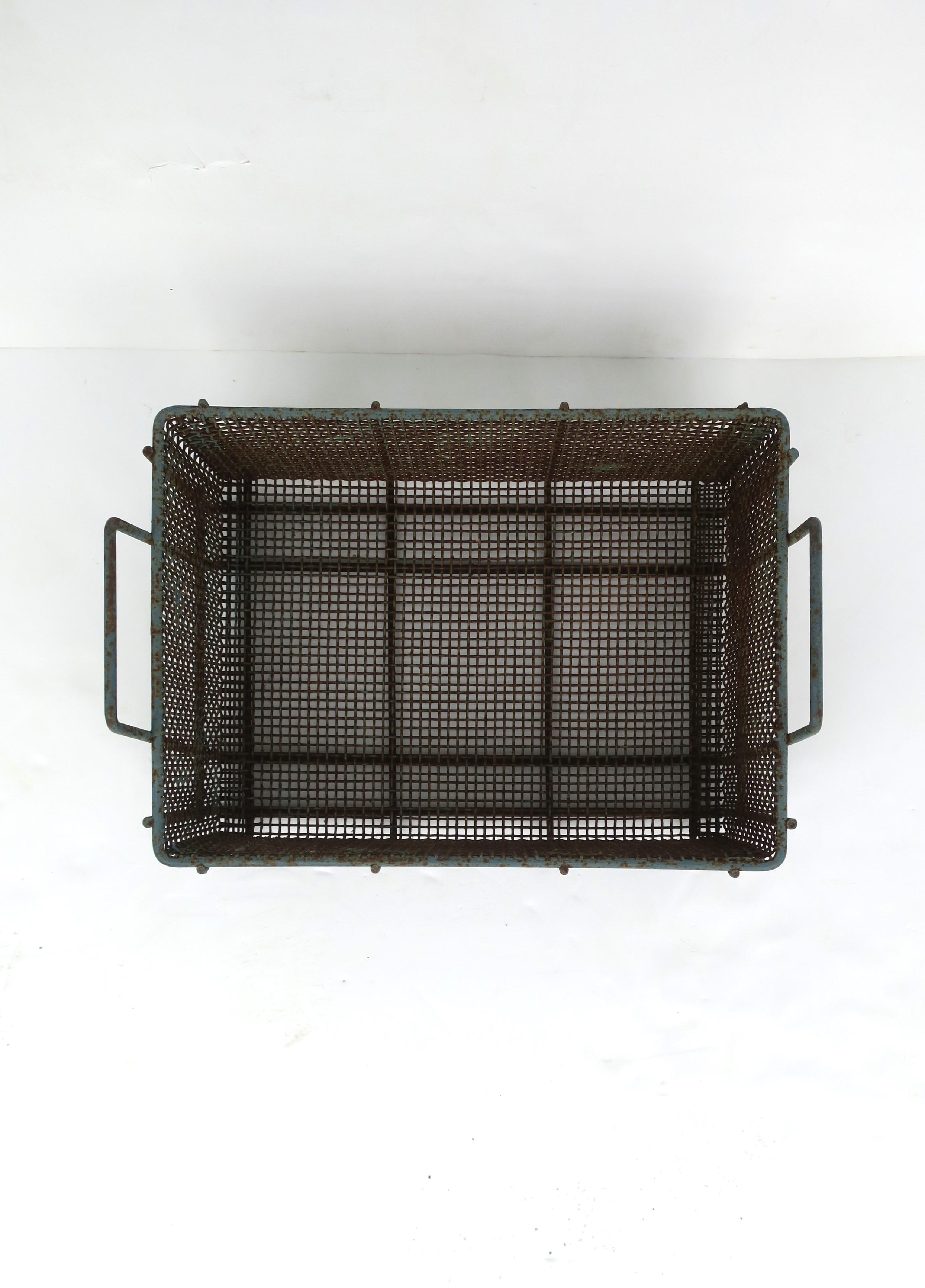 Clam or Shellfish Vintage Iron Wire Basket For Sale 2