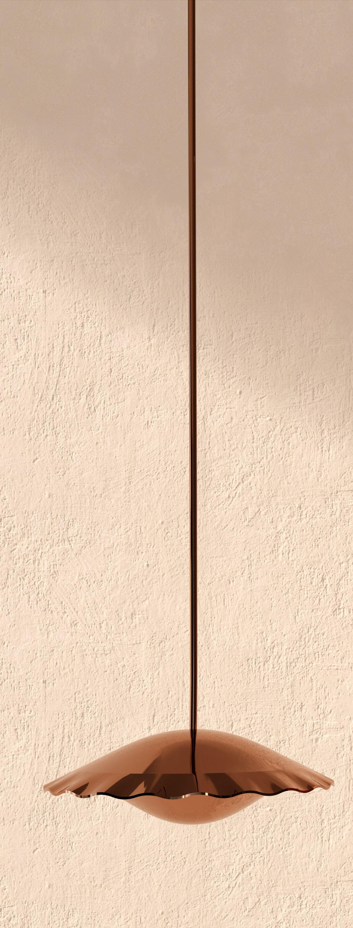 Lampada a sospensione Clam di Studio A Gameiro
Dimensioni: D 8 x L 25 x H 25 cm.
Materiali: Rame lucido.

Tutte le nostre lampade possono essere cablate a seconda del Paese. Se viene venduto negli Stati Uniti, sarà cablato per gli Stati Uniti, ad